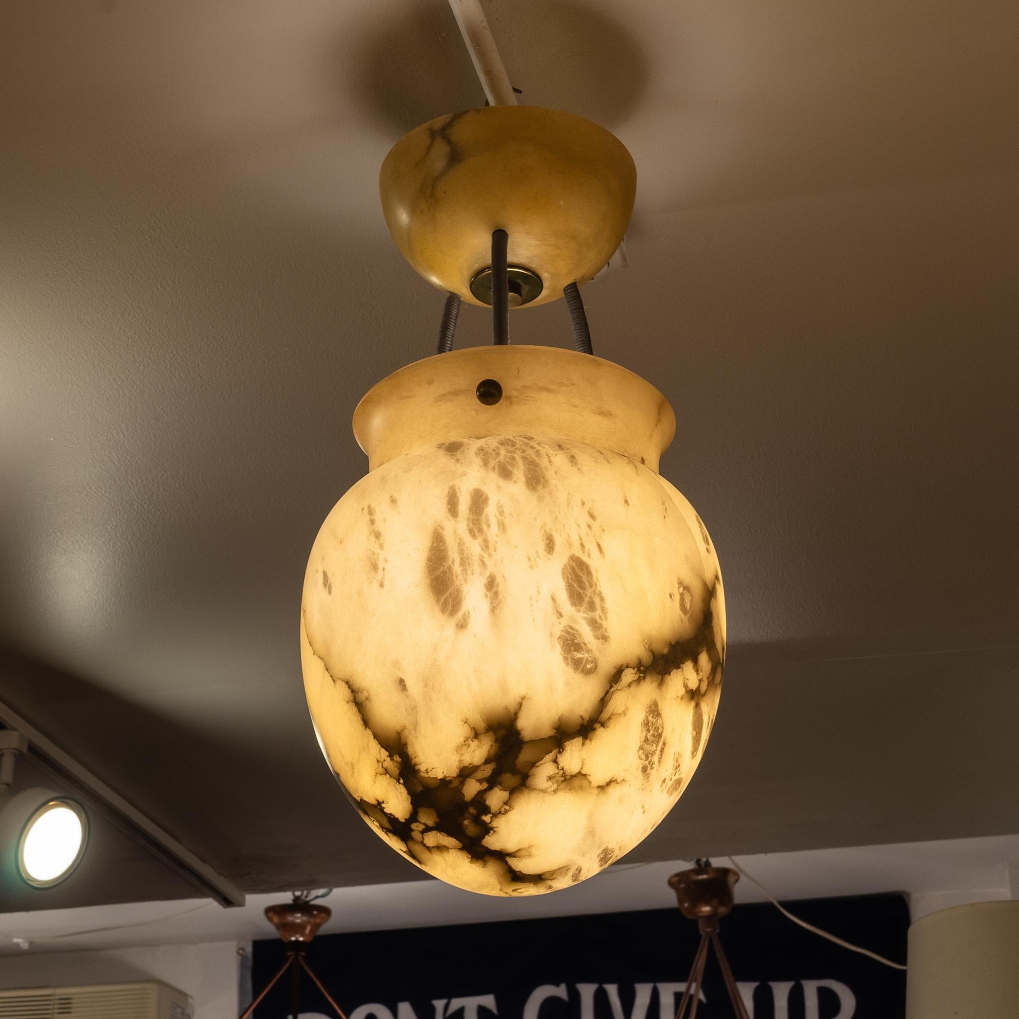 Lampada Amphora in alabastro In condizioni buone in vendita a New York, NY