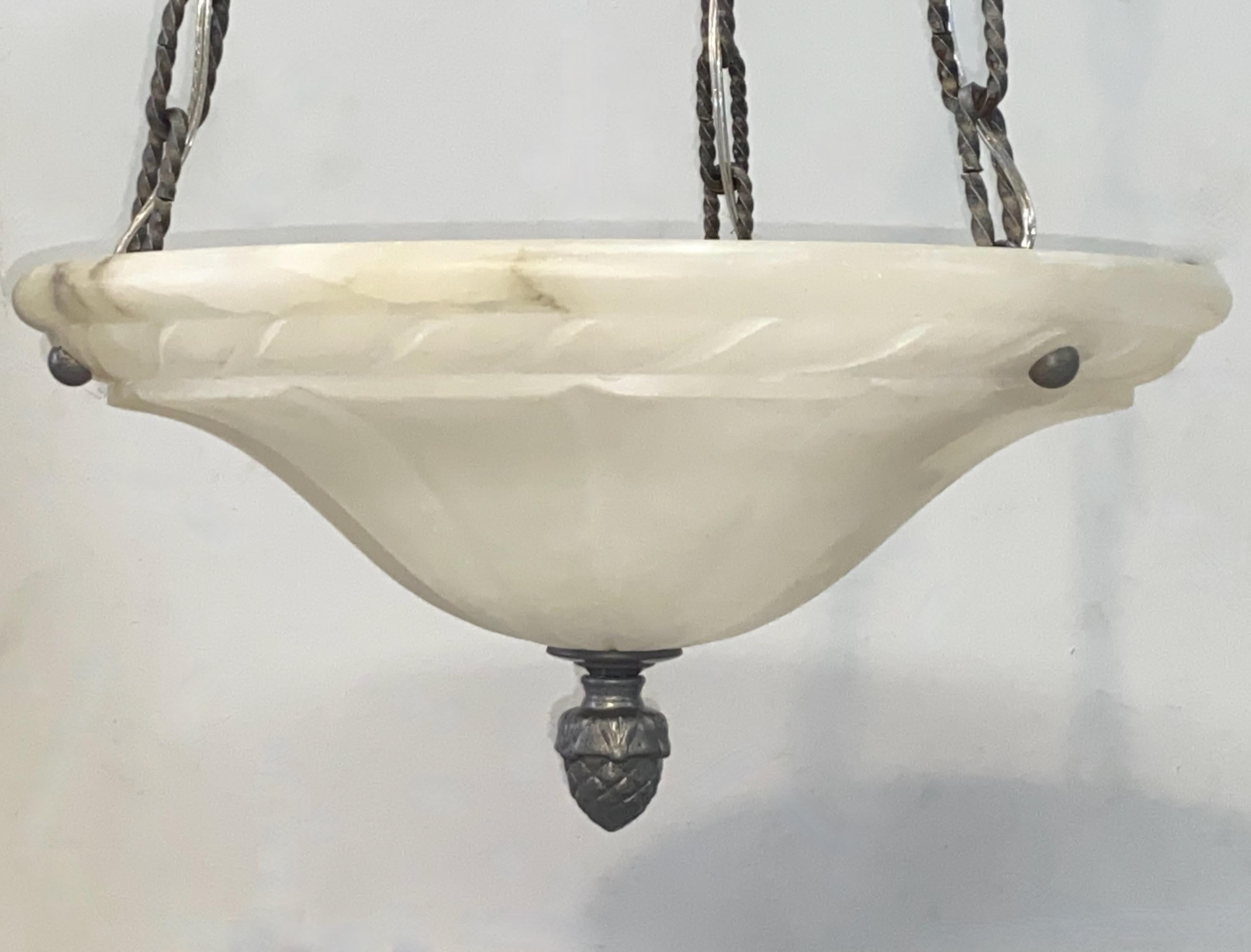 20ième siècle Lampe à suspension en albâtre et laiton en vente