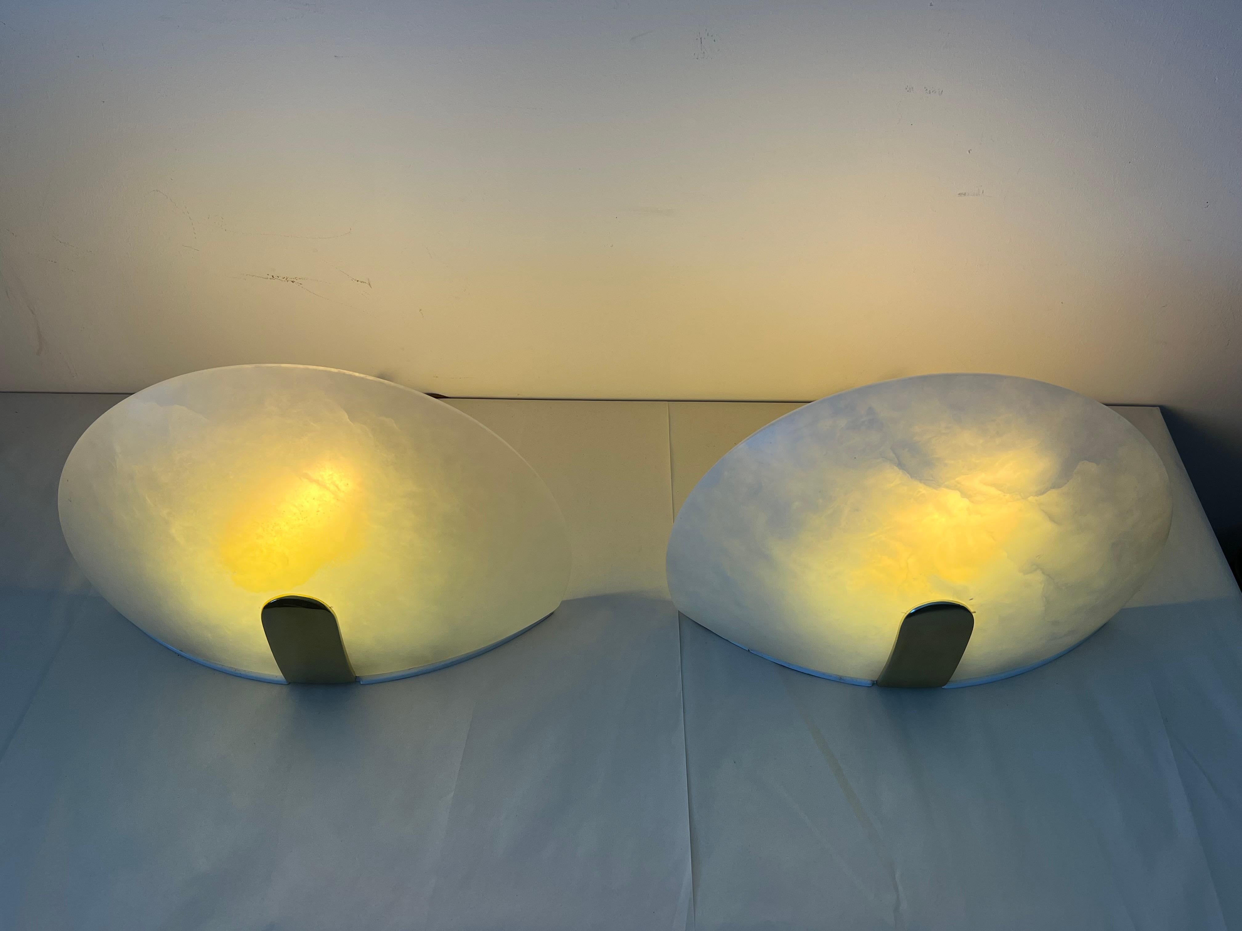 Applique in alabastro e ottone di Lightolier in stile Art Deco, anni '80 in vendita 7