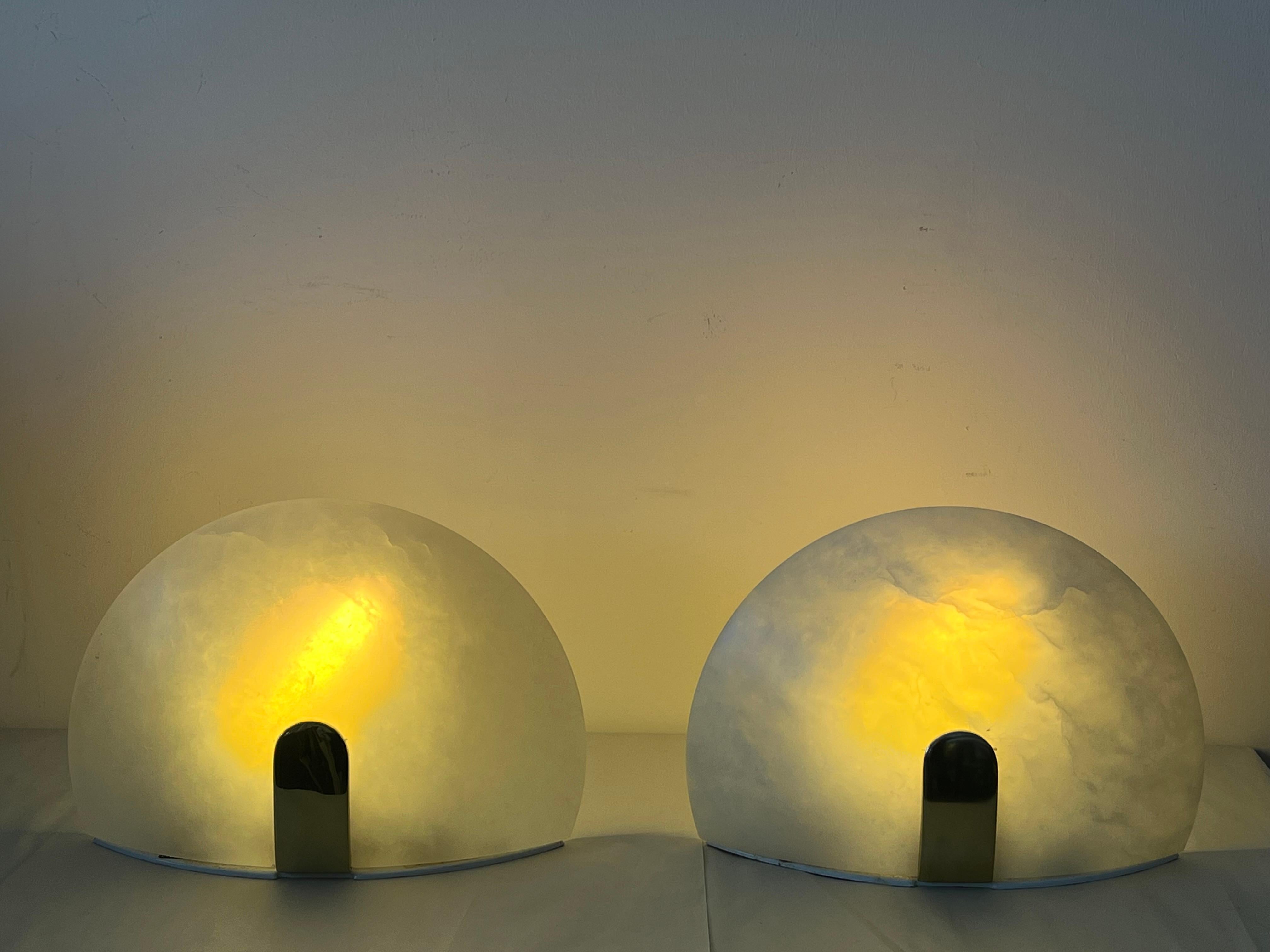Applique in alabastro e ottone di Lightolier in stile Art Deco, anni '80 in vendita 9