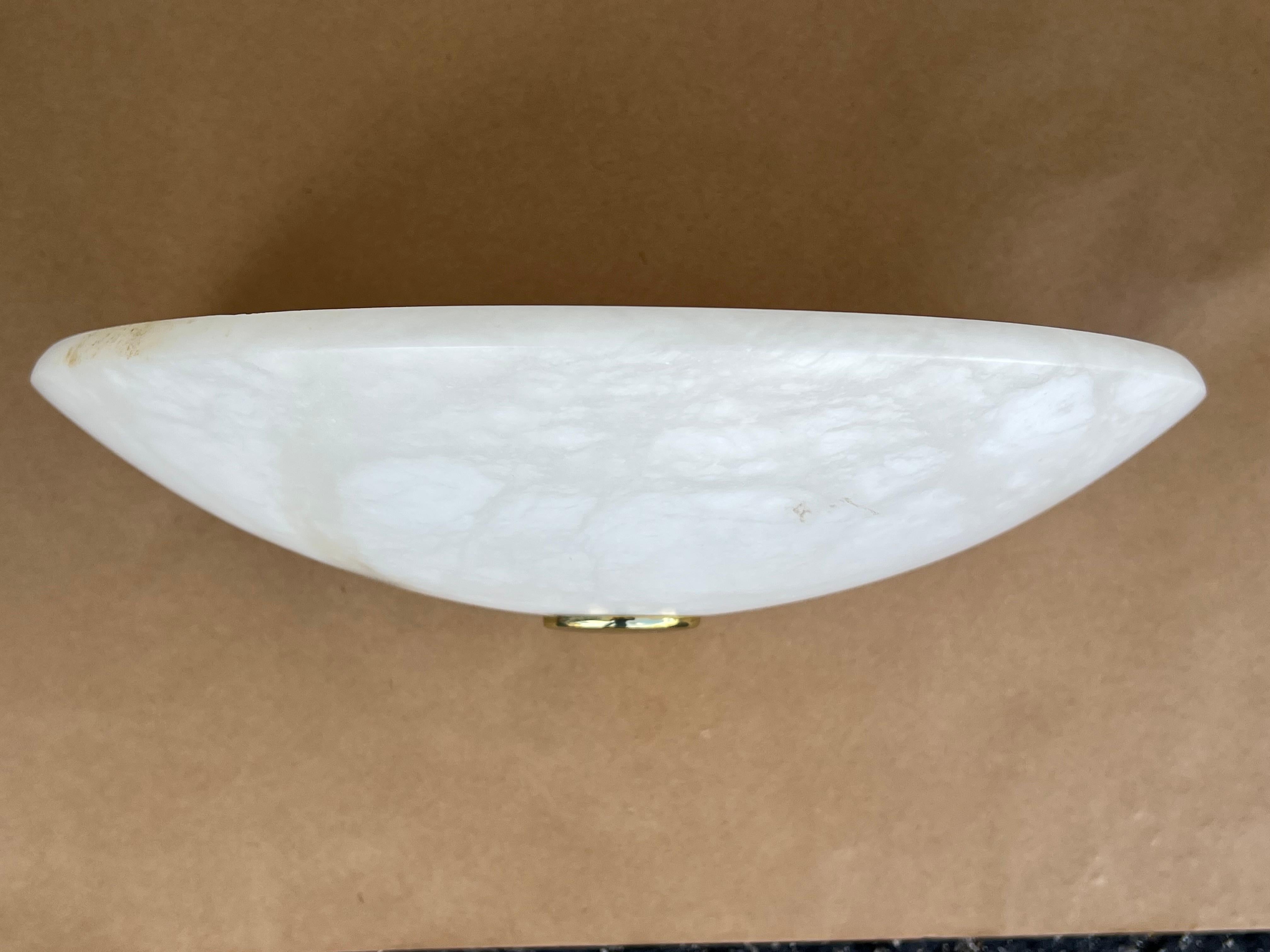 Spagnolo Applique in alabastro e ottone di Lightolier in stile Art Deco, anni '80 in vendita