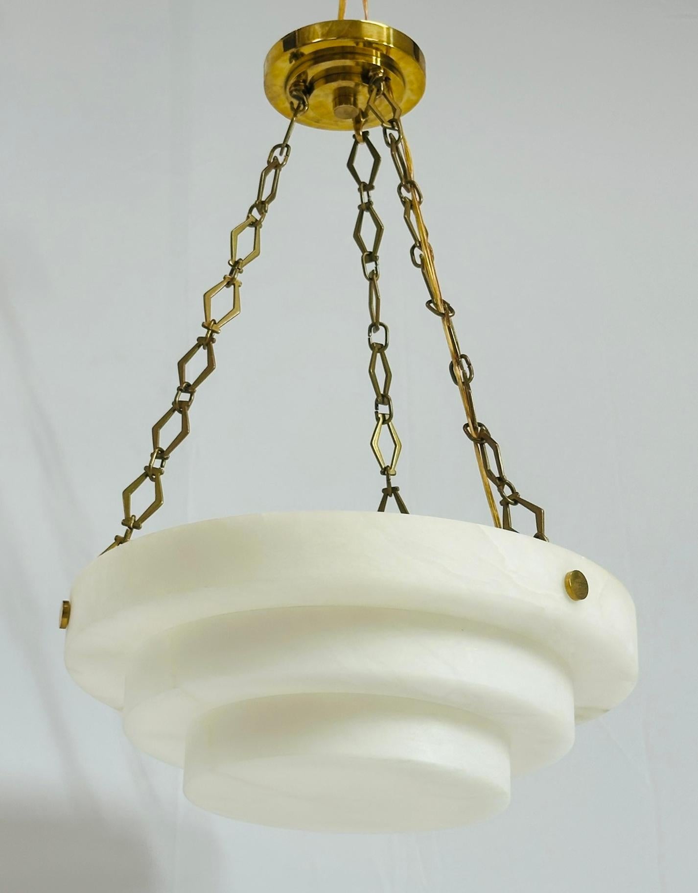 Kronleuchter „Verona“ aus Alabaster und Messing, Vaughan-Beleuchtung (Britisch) im Angebot