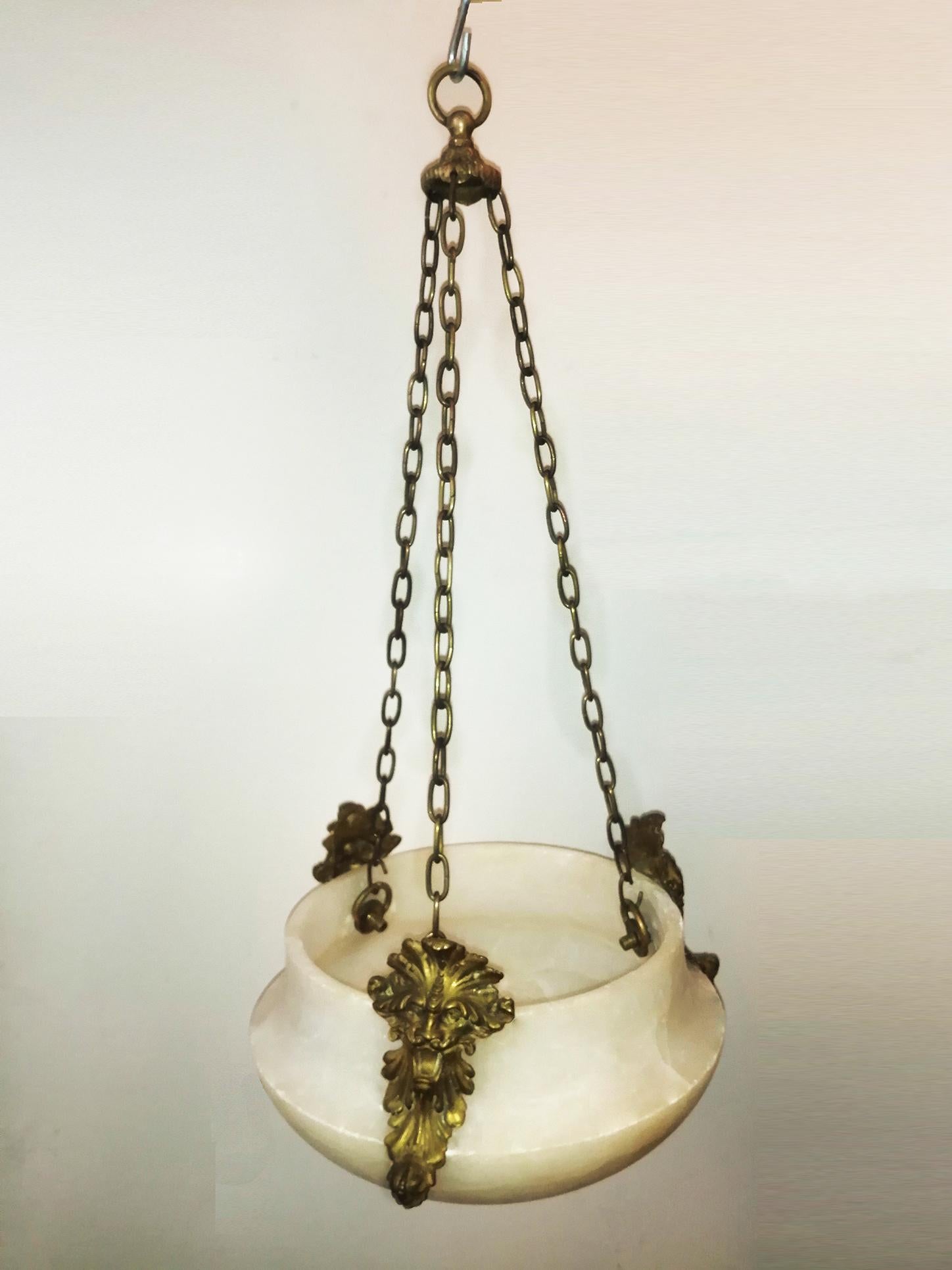 20ième siècle Lampe à suspension Art déco en albâtre naturel, début du 20ème siècle, France en vente