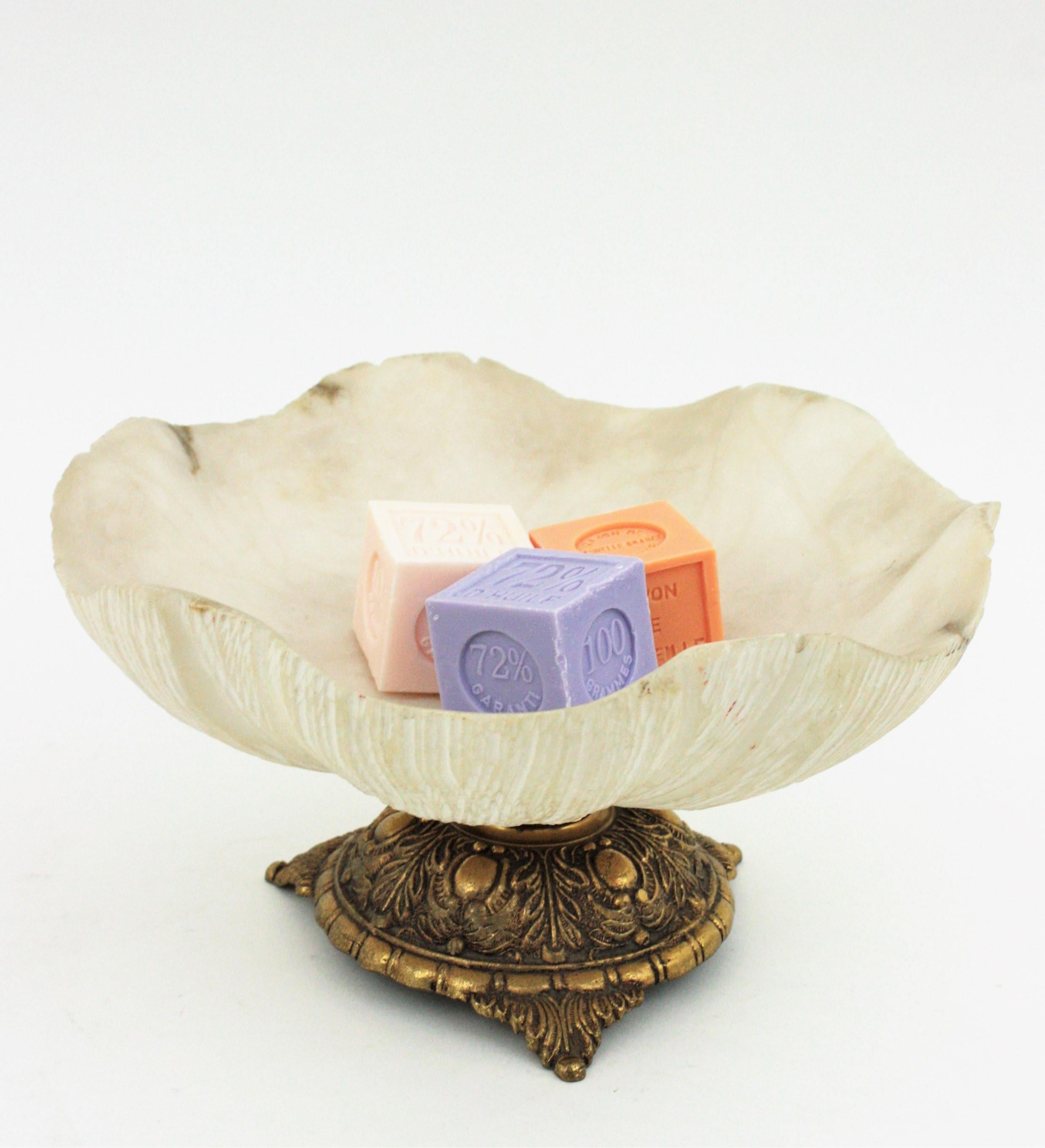 Cuenco con pie de alabastro y bronce en venta 2