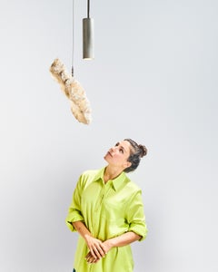 Colgante de alabastro y aluminio cepillado o latón de Arielle Assouline-Lichten