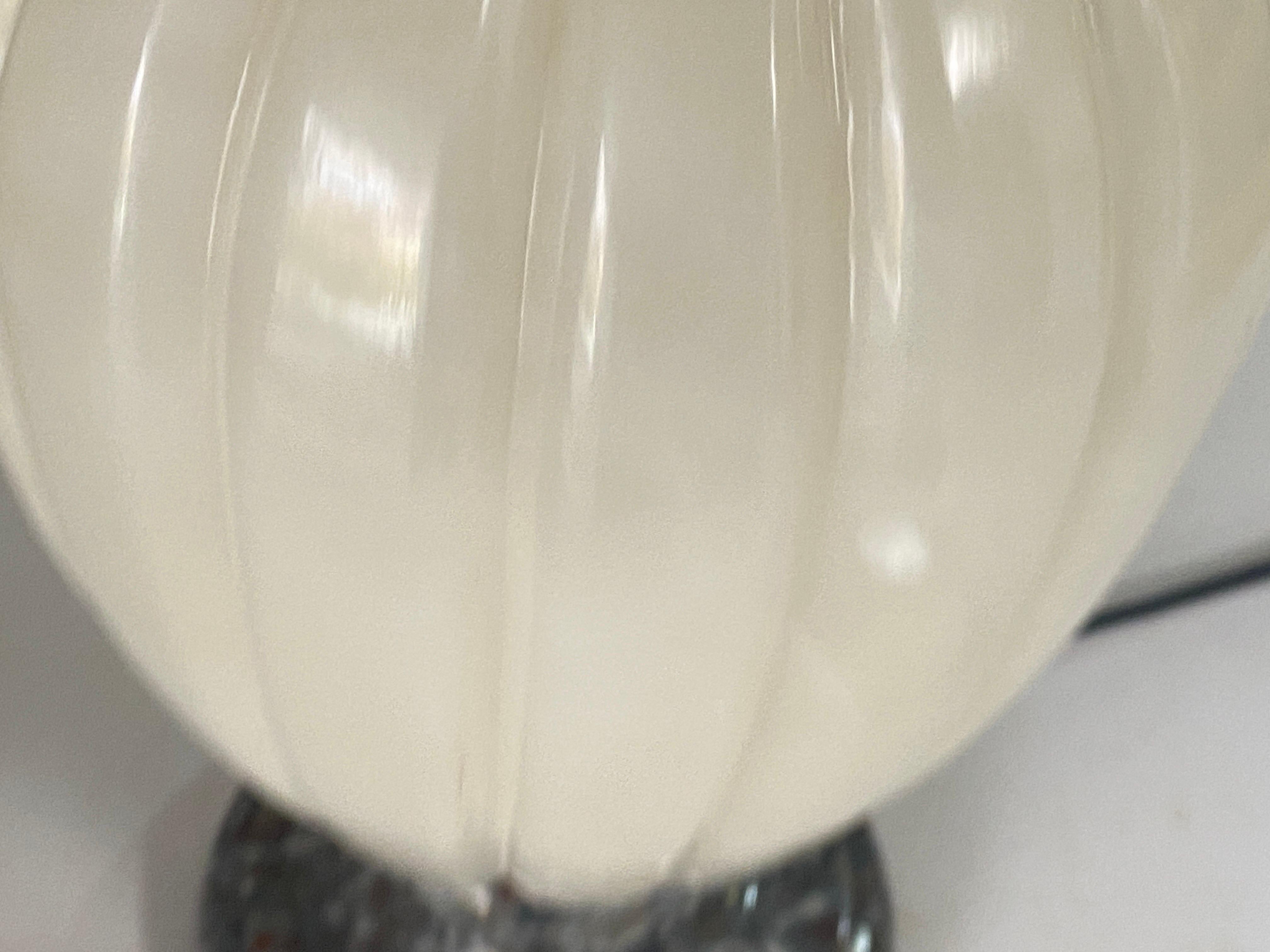 Lampe de table en albâtre et marbre France 20e siècle en vente 3