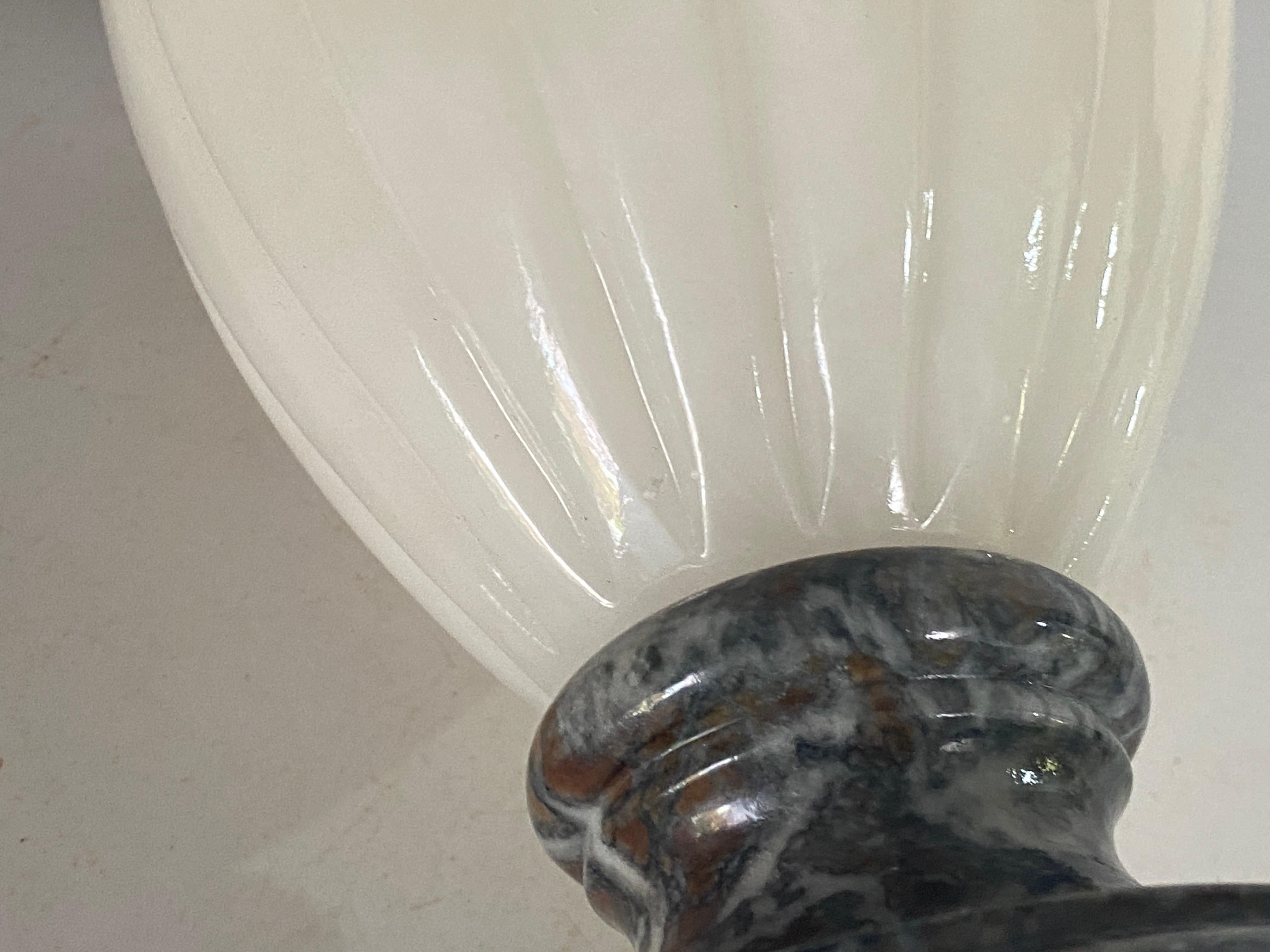Lampe de table en albâtre et marbre France 20e siècle en vente 1