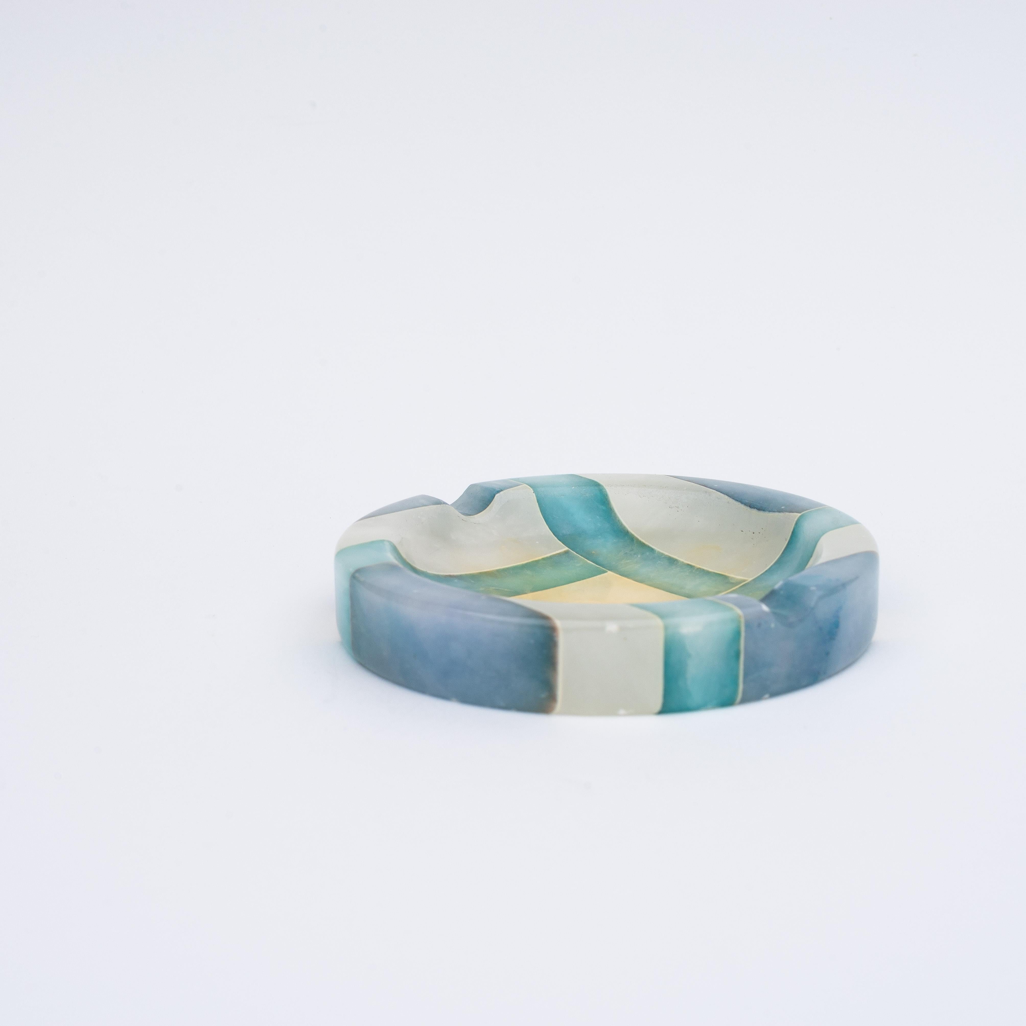Aschenbecher oder Trinkgefäß aus Alabaster - Steinintarsien - blaue Intarsien - Italien 1970er im Angebot 1