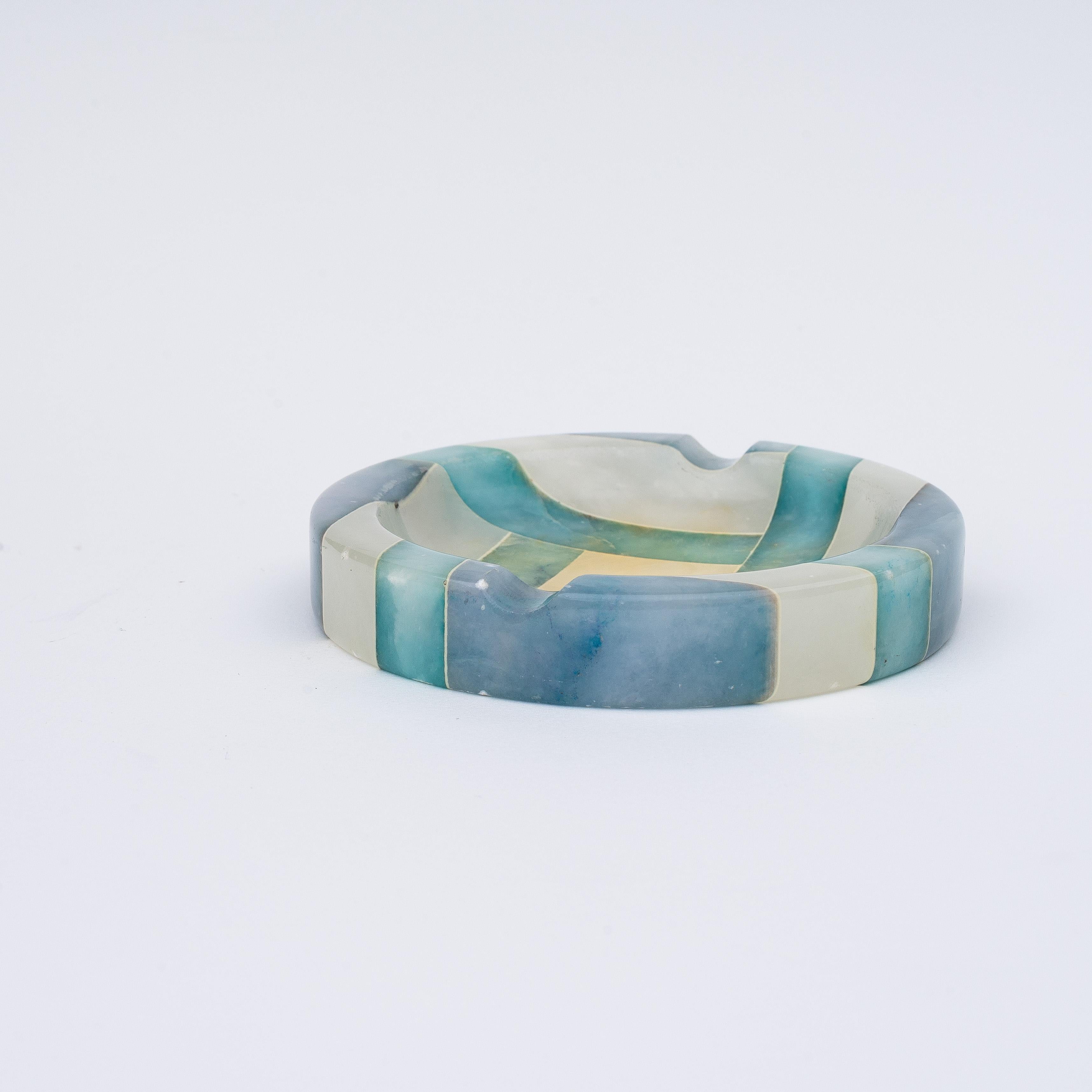 Aschenbecher oder Trinkgefäß aus Alabaster - Steinintarsien - blaue Intarsien - Italien 1970er im Angebot 2