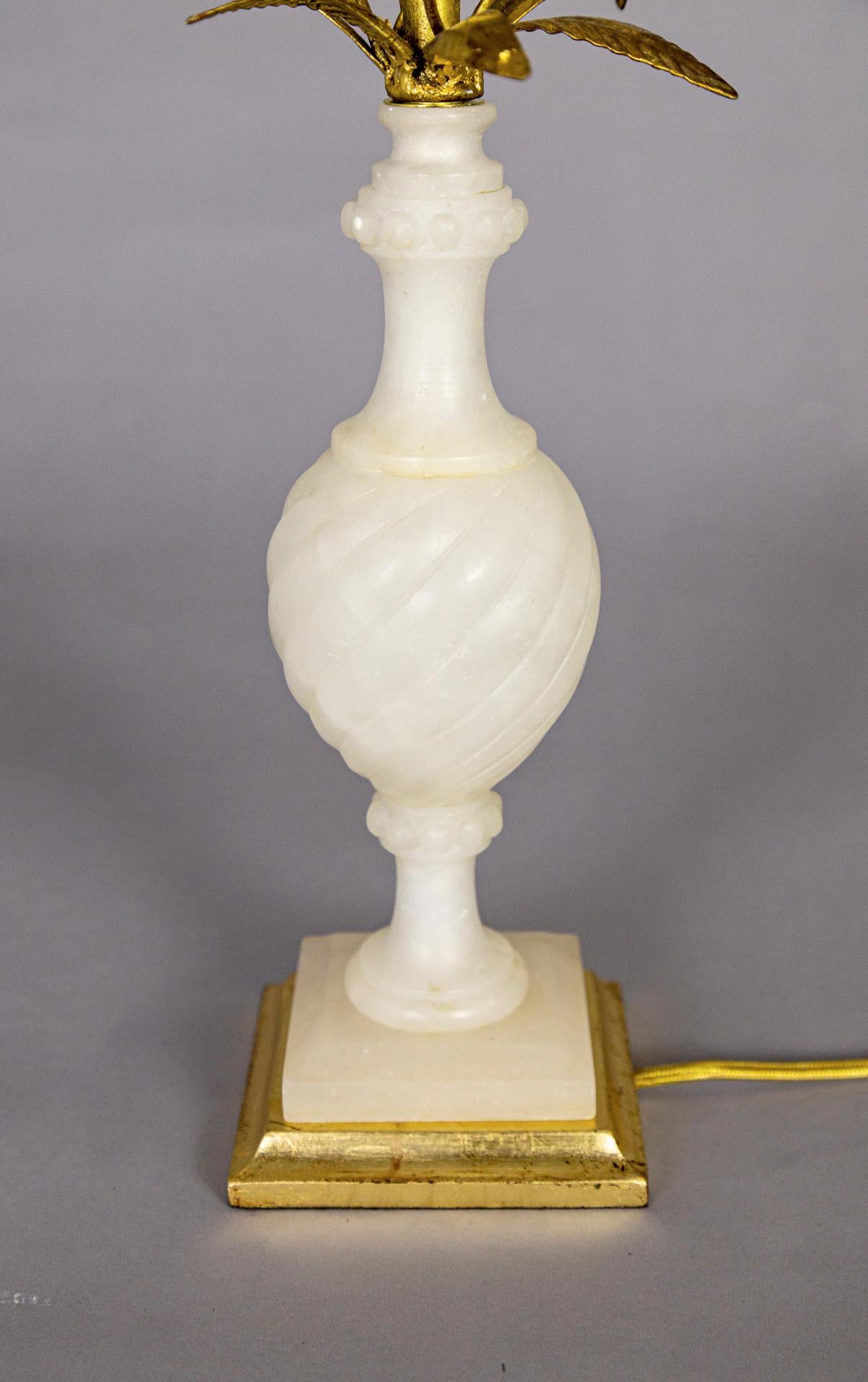 Alabaster Balustraude Gilt Tole Flower Table Lamp In Good Condition In San Francisco, CA