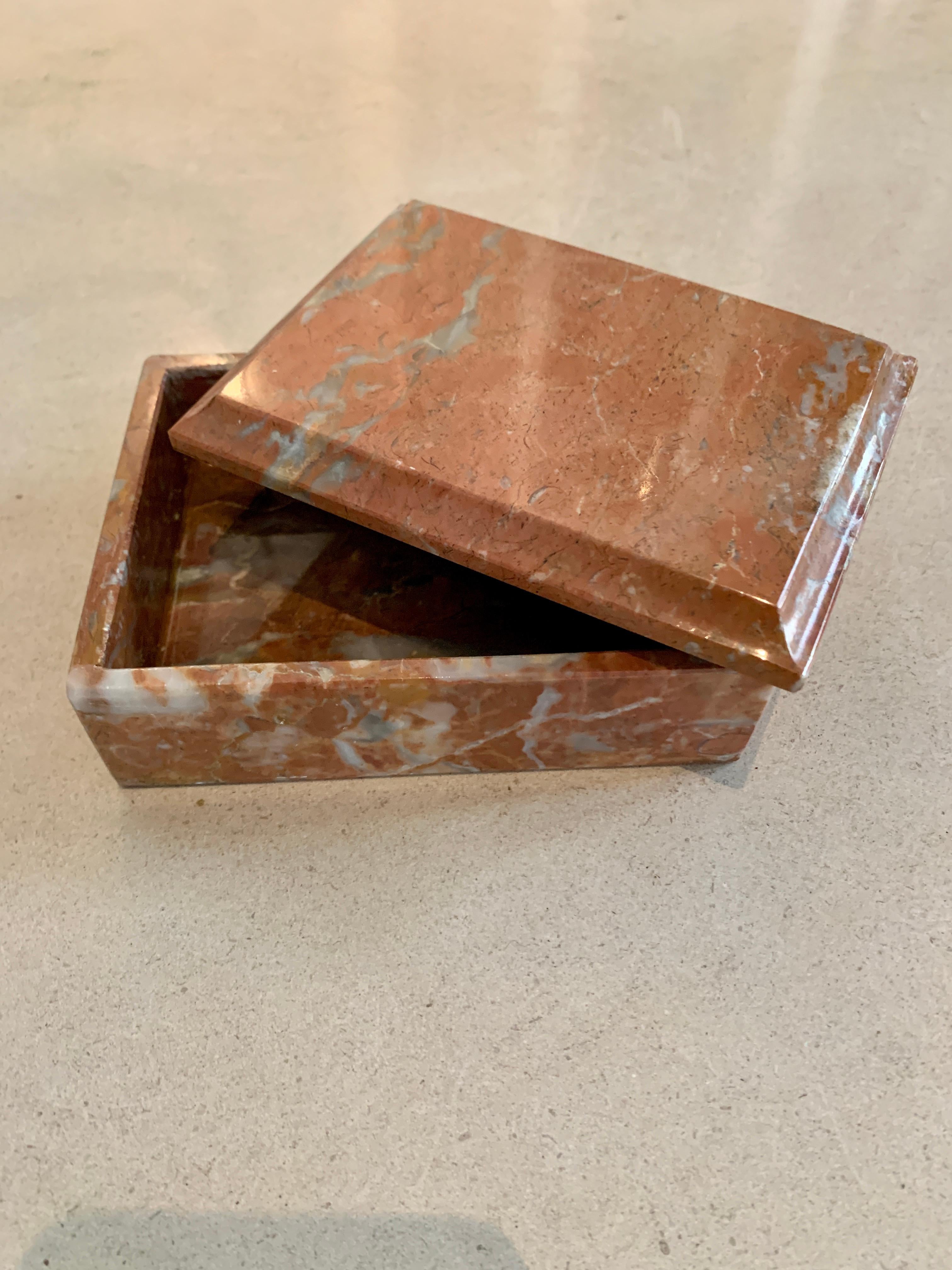 Mid-Century Modern Boîte en albâtre avec couvercle