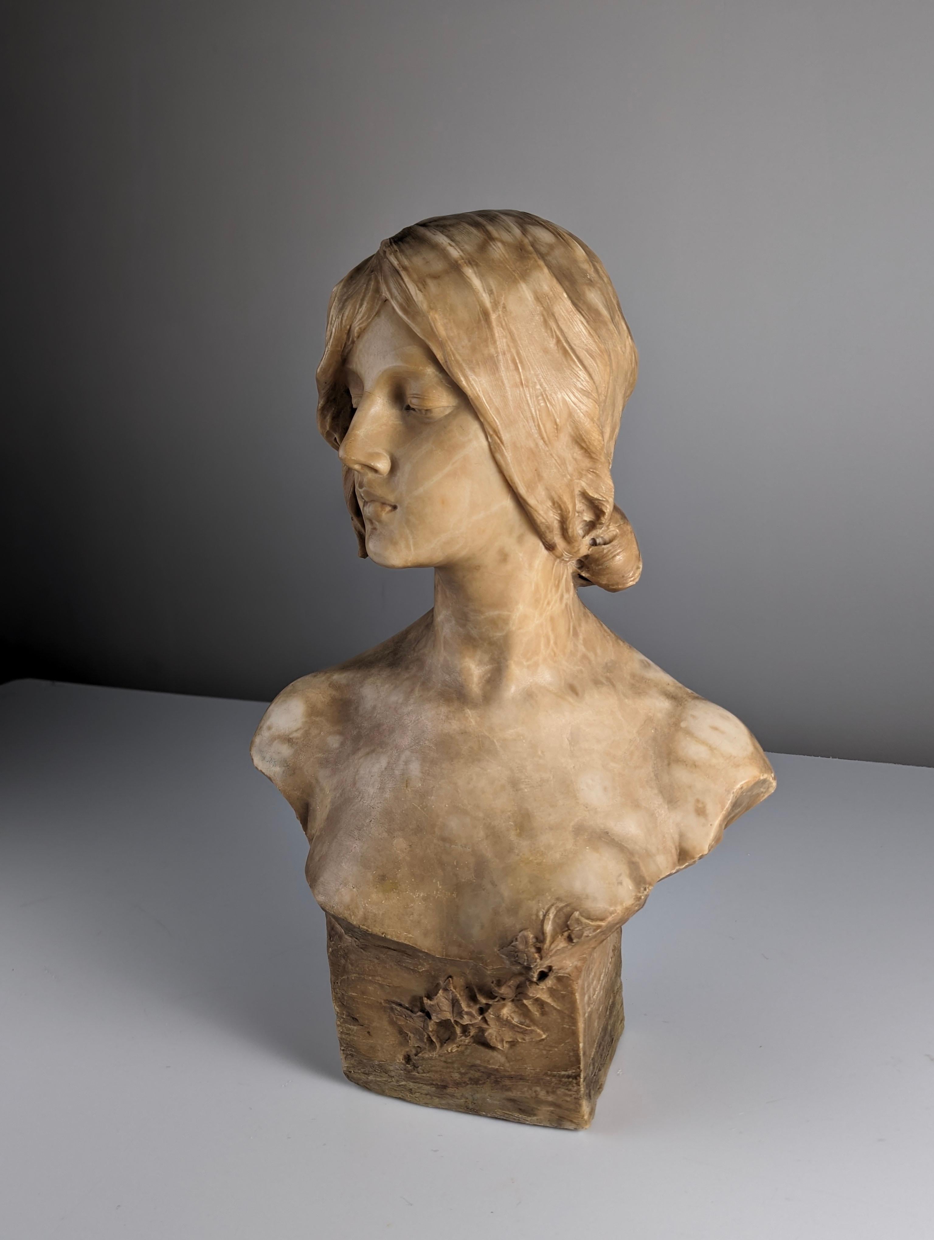Alabaster Bust 'Giovane Donna' by Antonio Frilli, Signed 19th Century In Good Condition In Benalmadena, ES