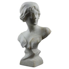 Buste d'une jeune femme, signé Cyprien