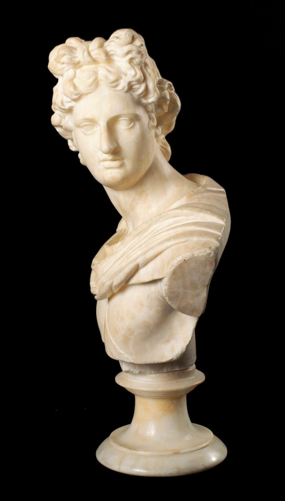 Alabasterbüste des Apollo aus Alabaster, Italien, 19. Jahrhundert (Neoklassisch) im Angebot