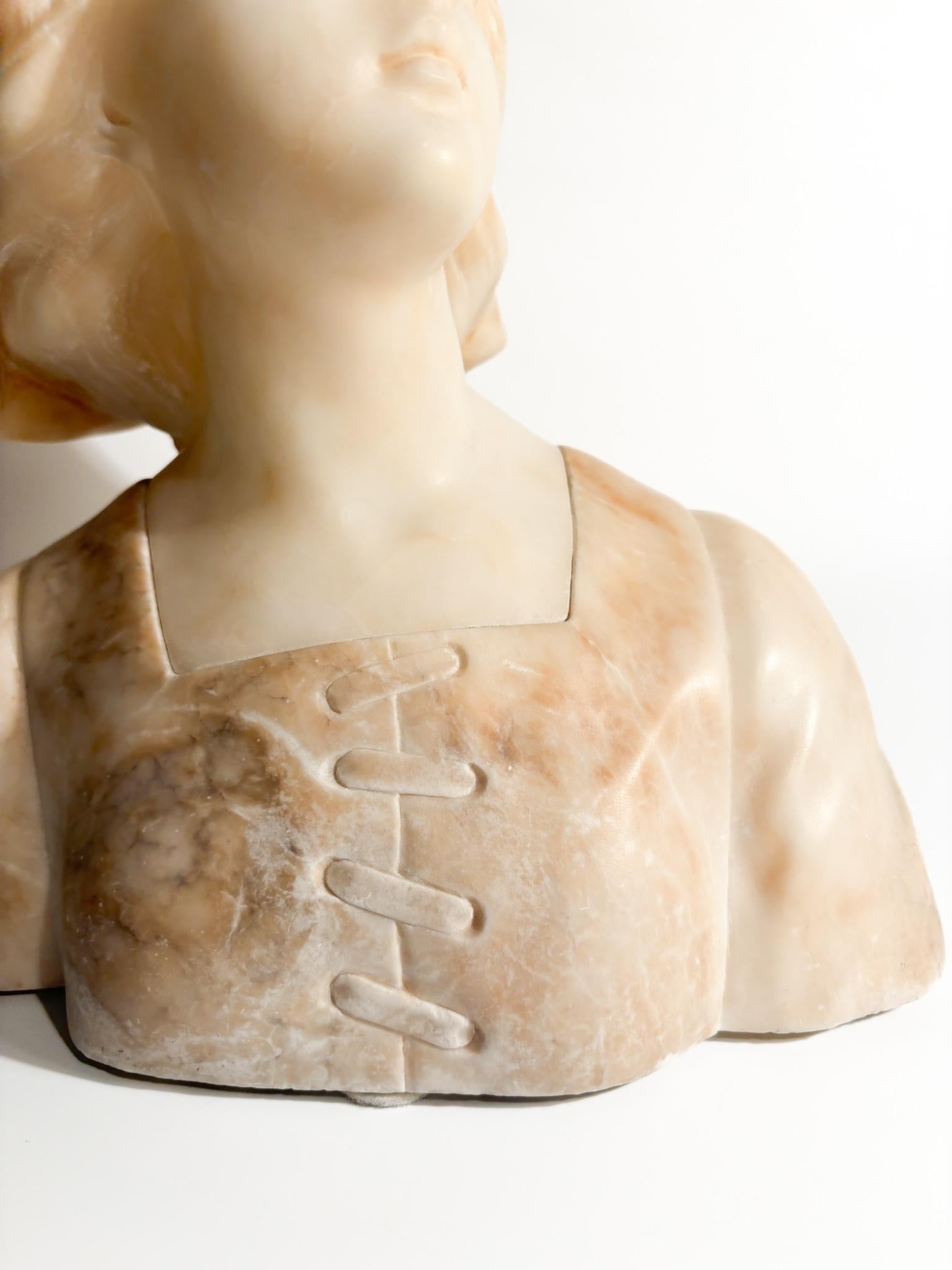 Alabaster Bust of Joan of Arc Attributed to Giuseppe Bessi Early XX Century In Fair Condition For Sale In Milano, MI