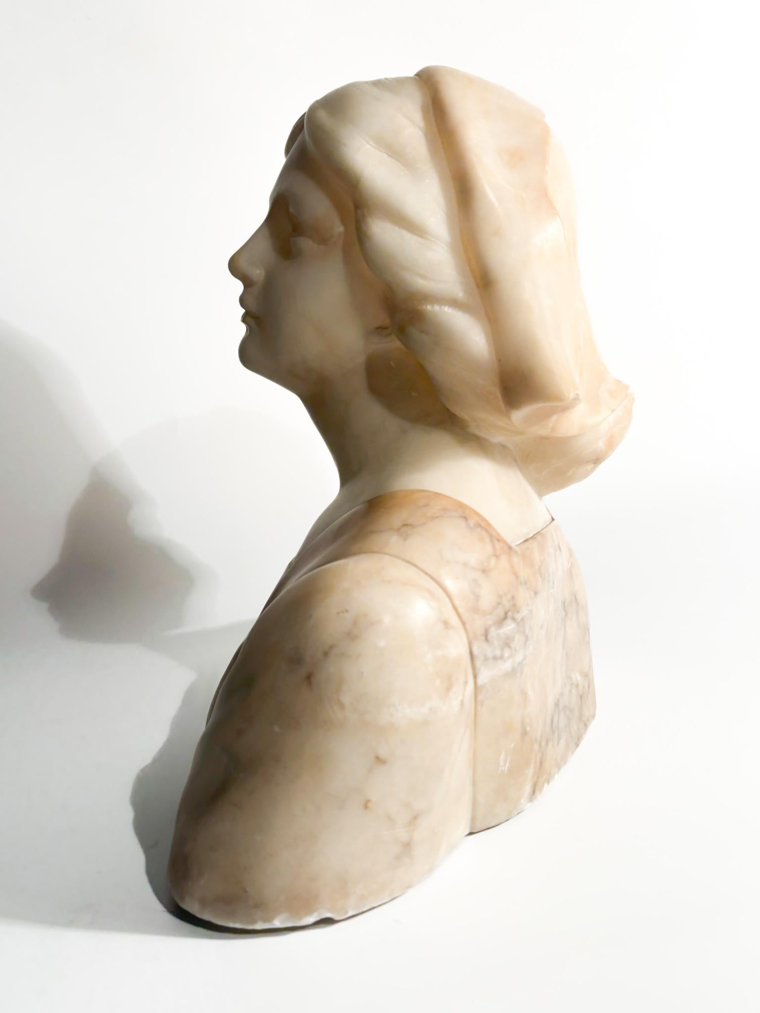 Alabaster Bust of Joan of Arc Attributed to Giuseppe Bessi Early XX Century For Sale 2