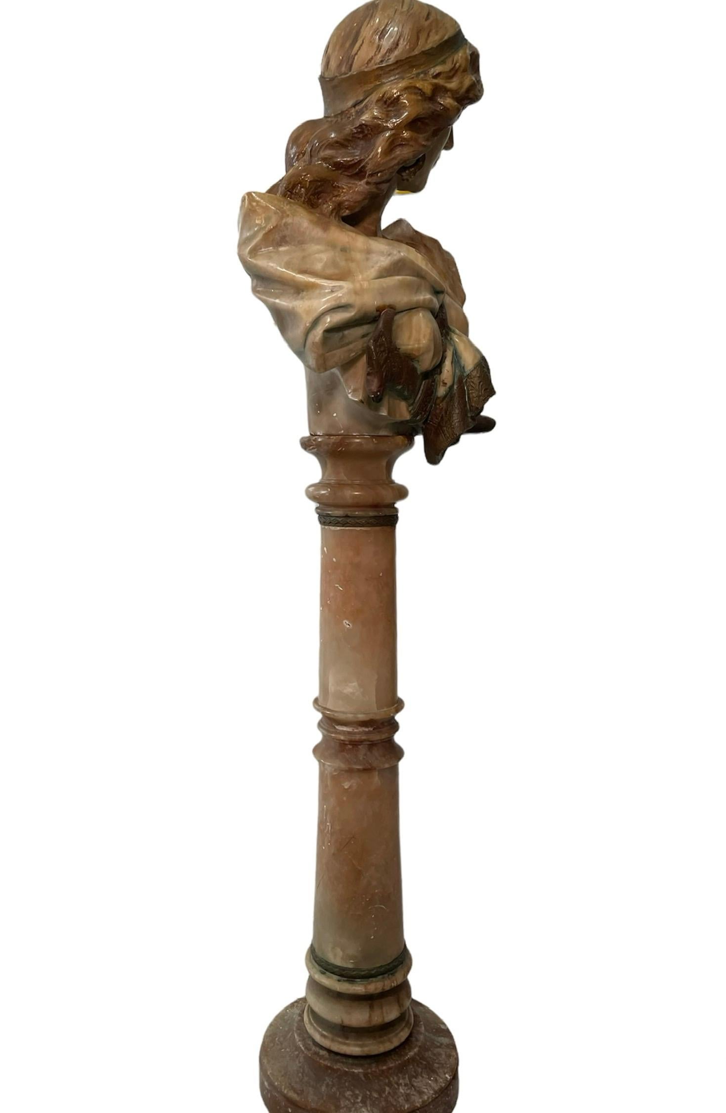 Alabasterbüste der Judith mit Marmorsäule nach August Riedel Gemälde (Unbekannt) im Angebot