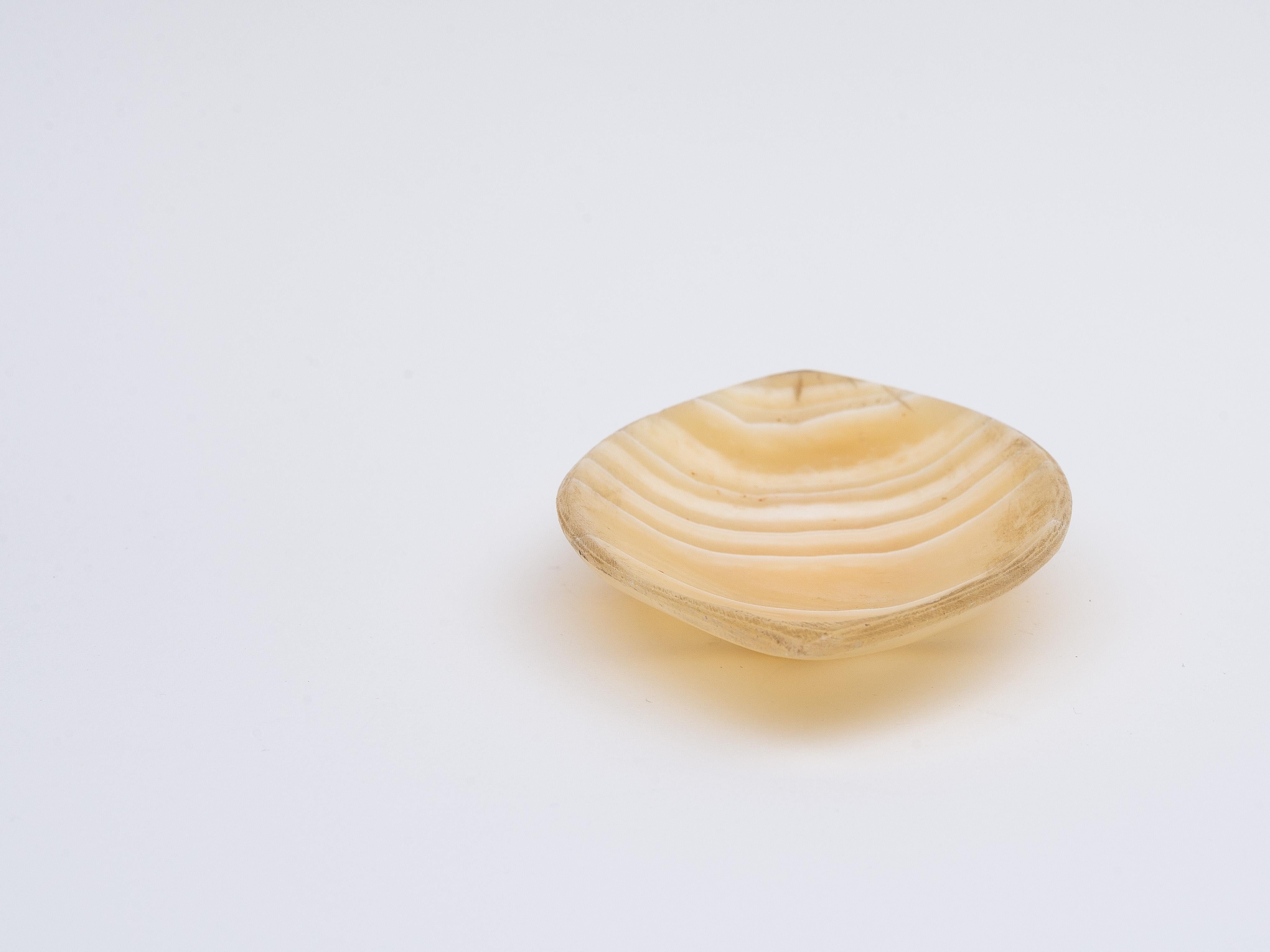 Dekorative Schale aus Alabaster - Gelbe Stone Schale / Trinket -  Italien 1970er Jahre (Italienisch) im Angebot
