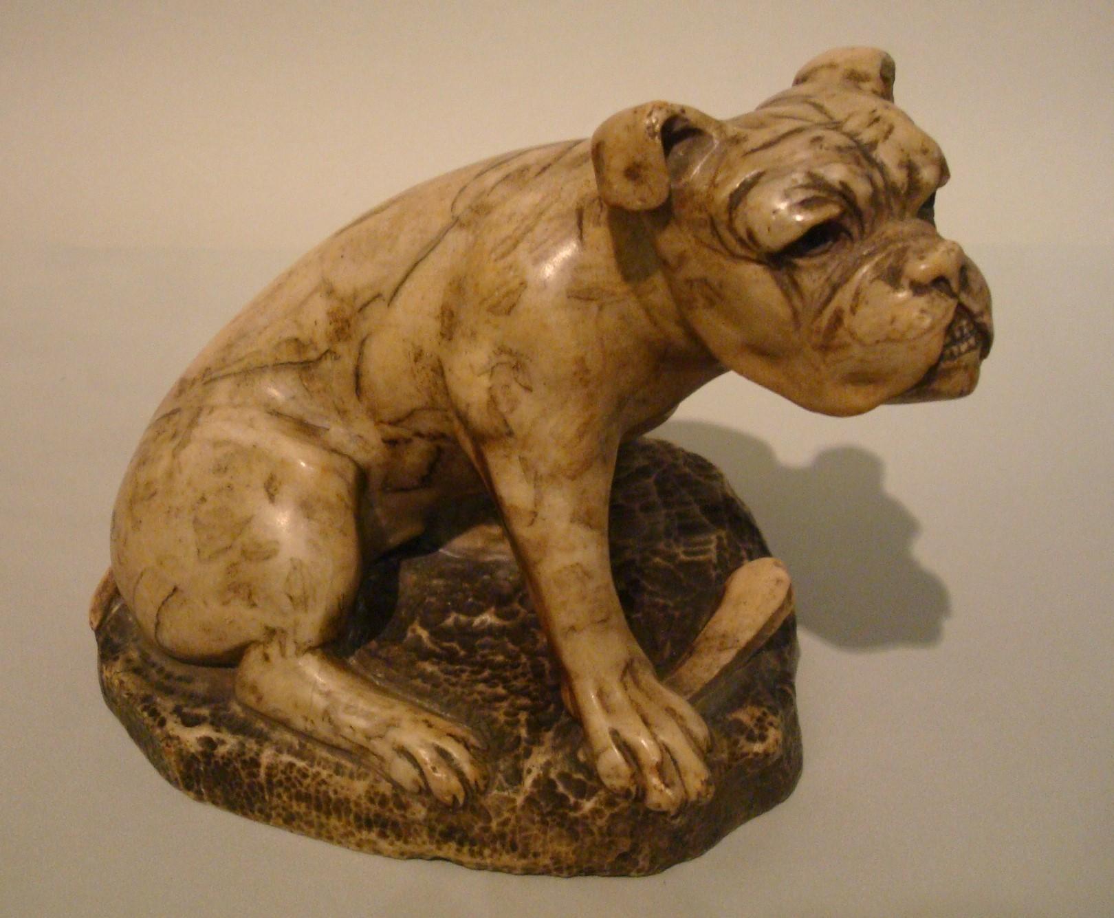 Alabaster English Bulldog Sculpture, 1900s In Good Condition In Buenos Aires, Olivos