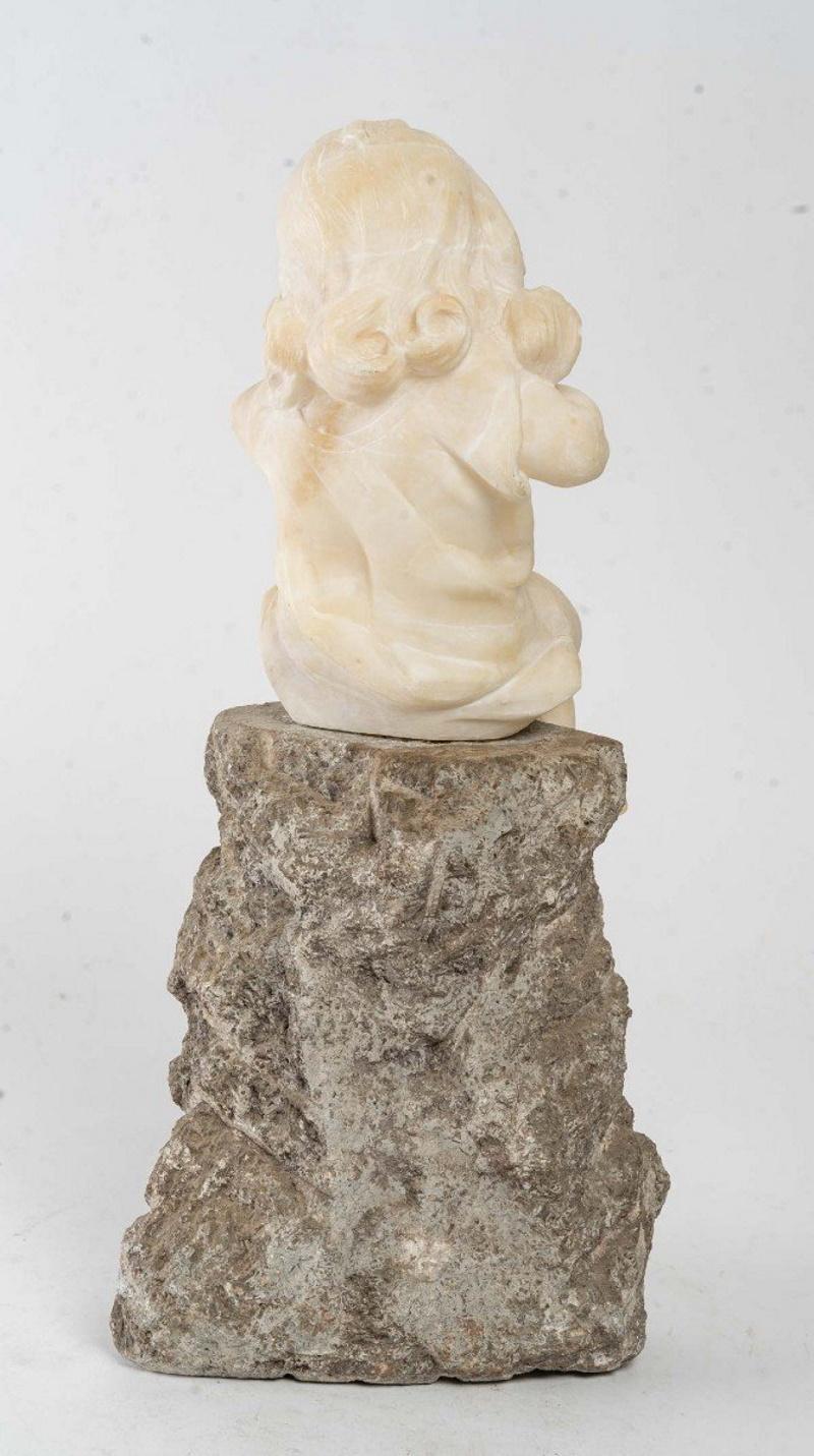 Alabaster Figurine of a Little Girl In Good Condition In Saint-Ouen, FR