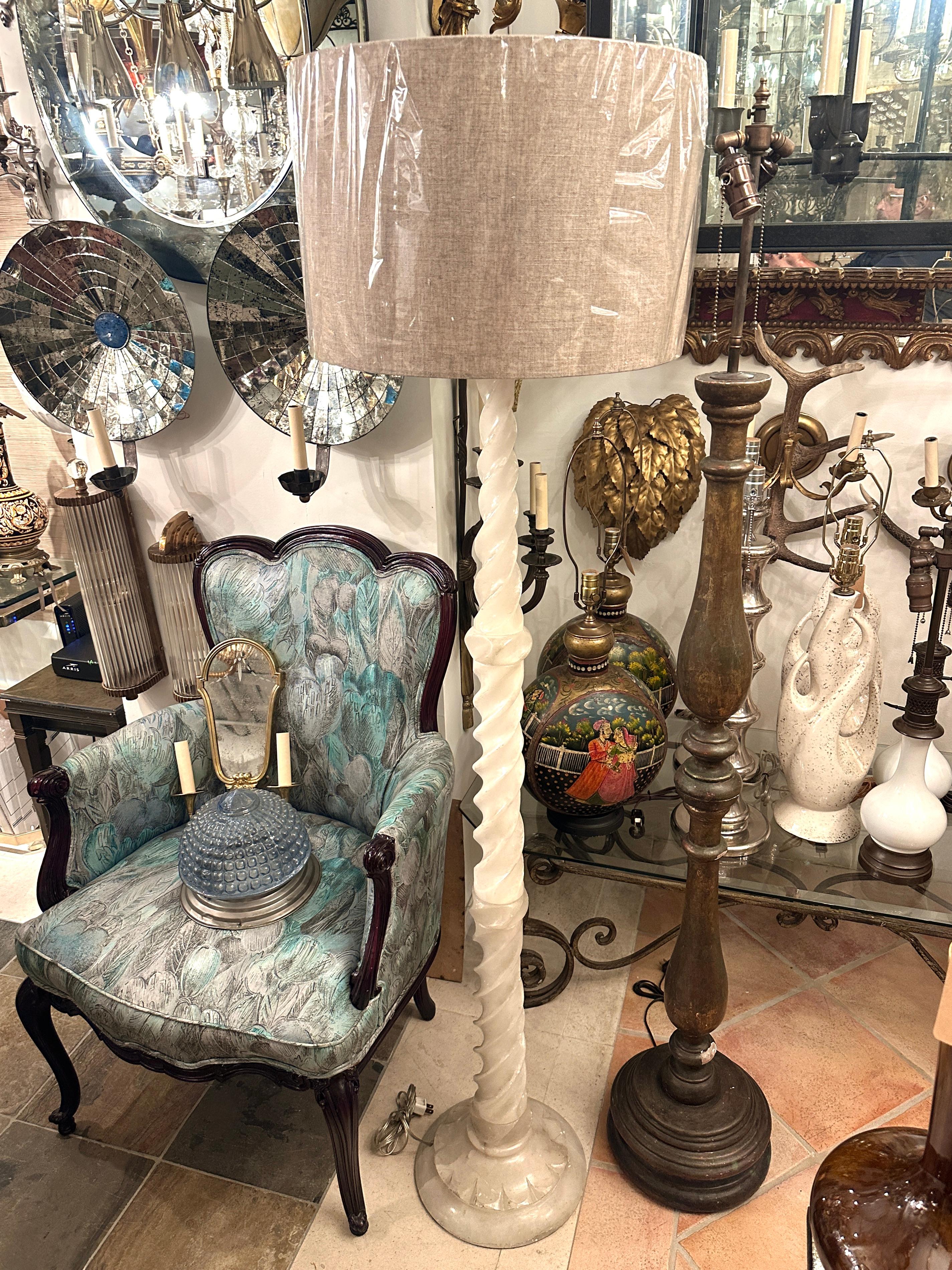 Albâtre Lampadaire en albâtre en vente
