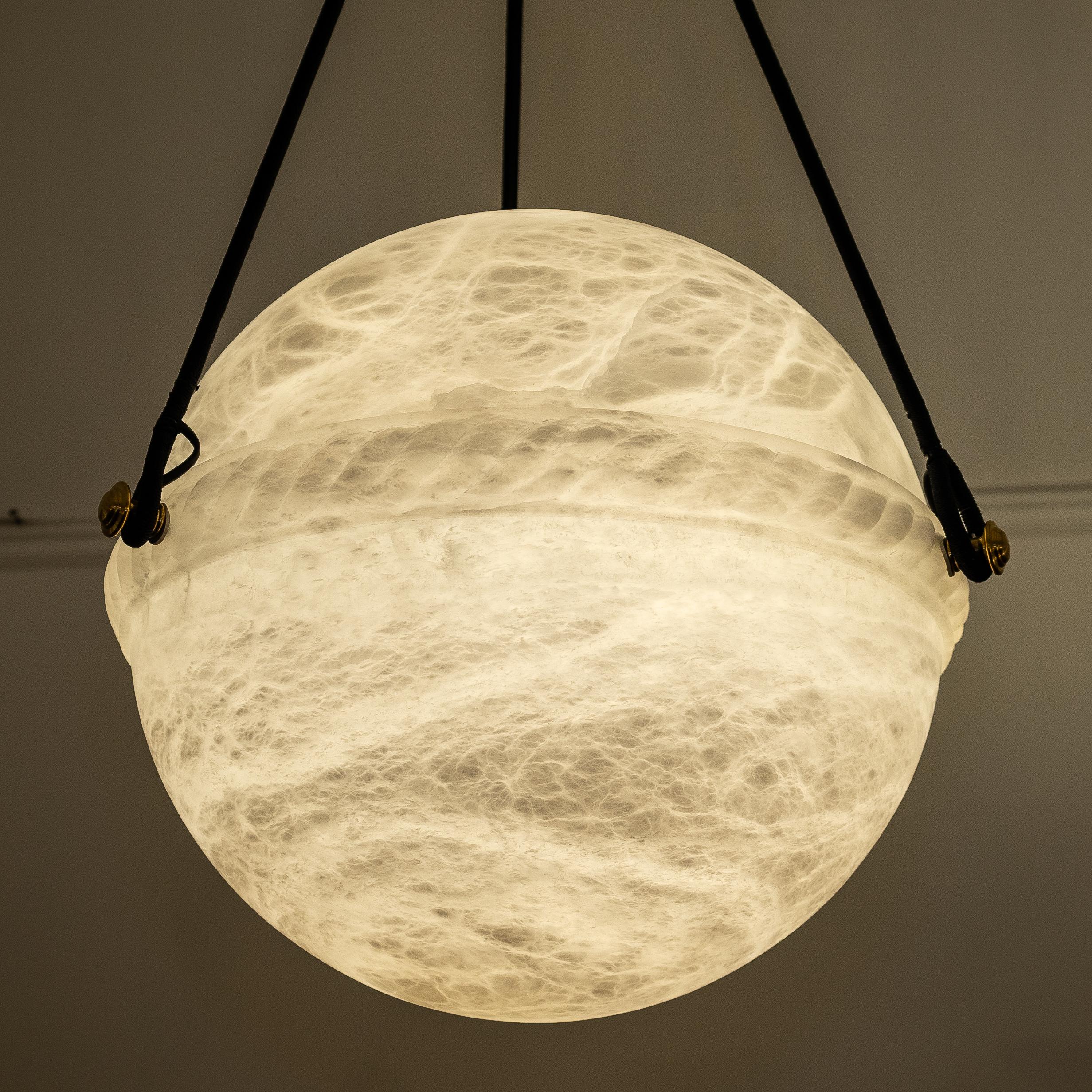 Alabaster Globe Light Fixture im Angebot 4