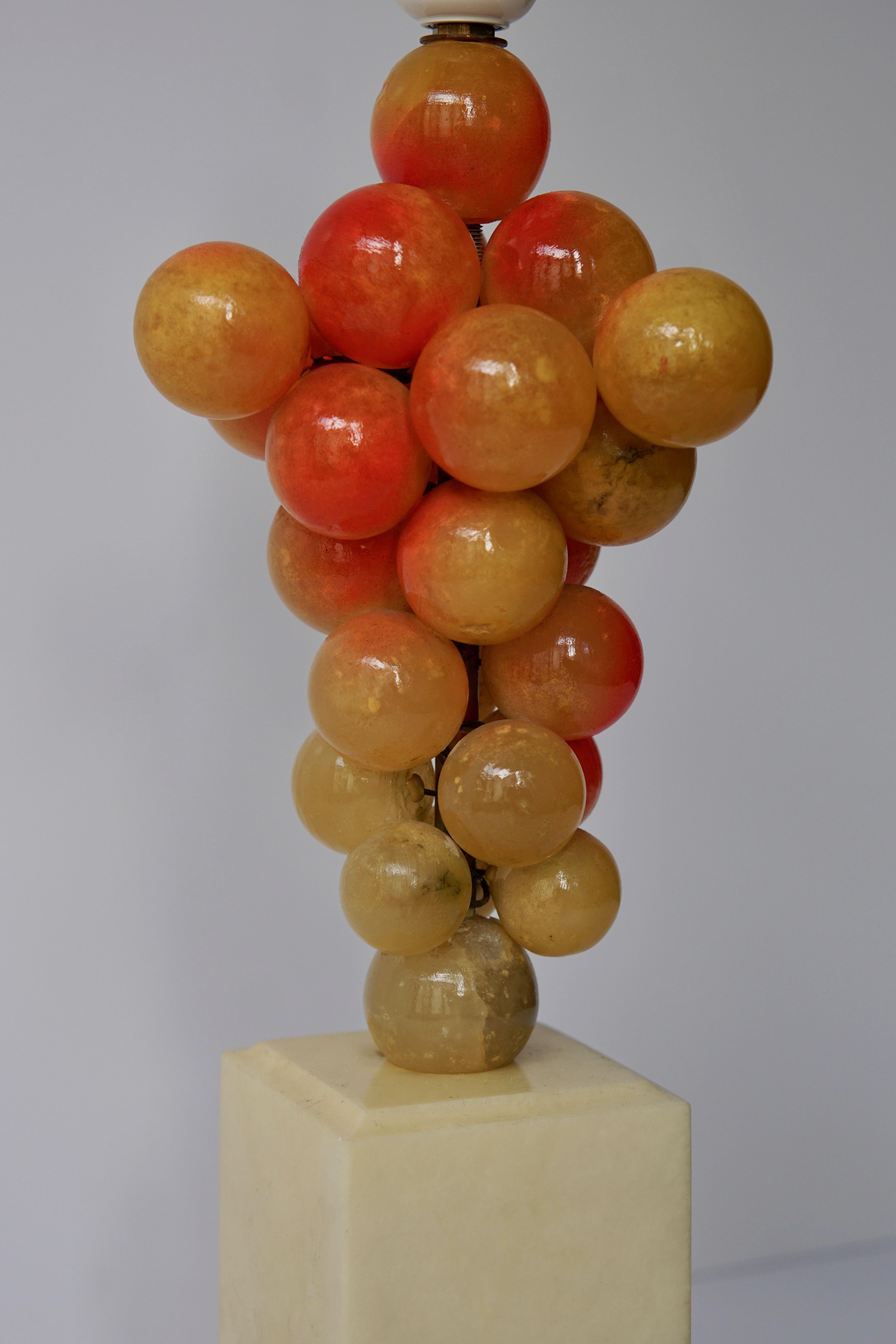Alabaster Grape Table Lamp In Good Condition For Sale In Antwerp, BE