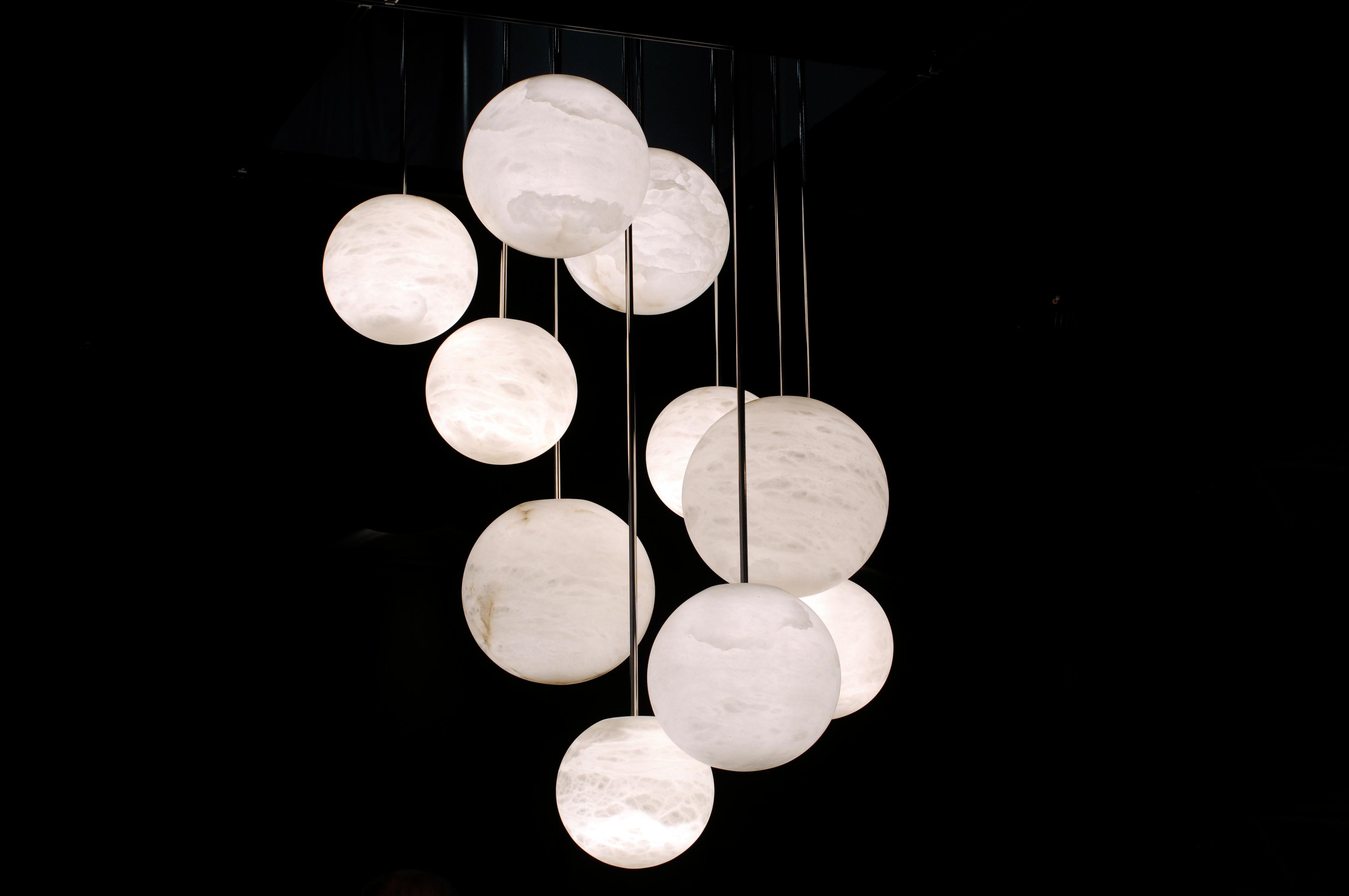 Lustre d'harmonie en albâtre de l'Atelier Alain Ellouz
Collection Atelier 
Atelier Alain Ellouz
Dimensions : 31.5