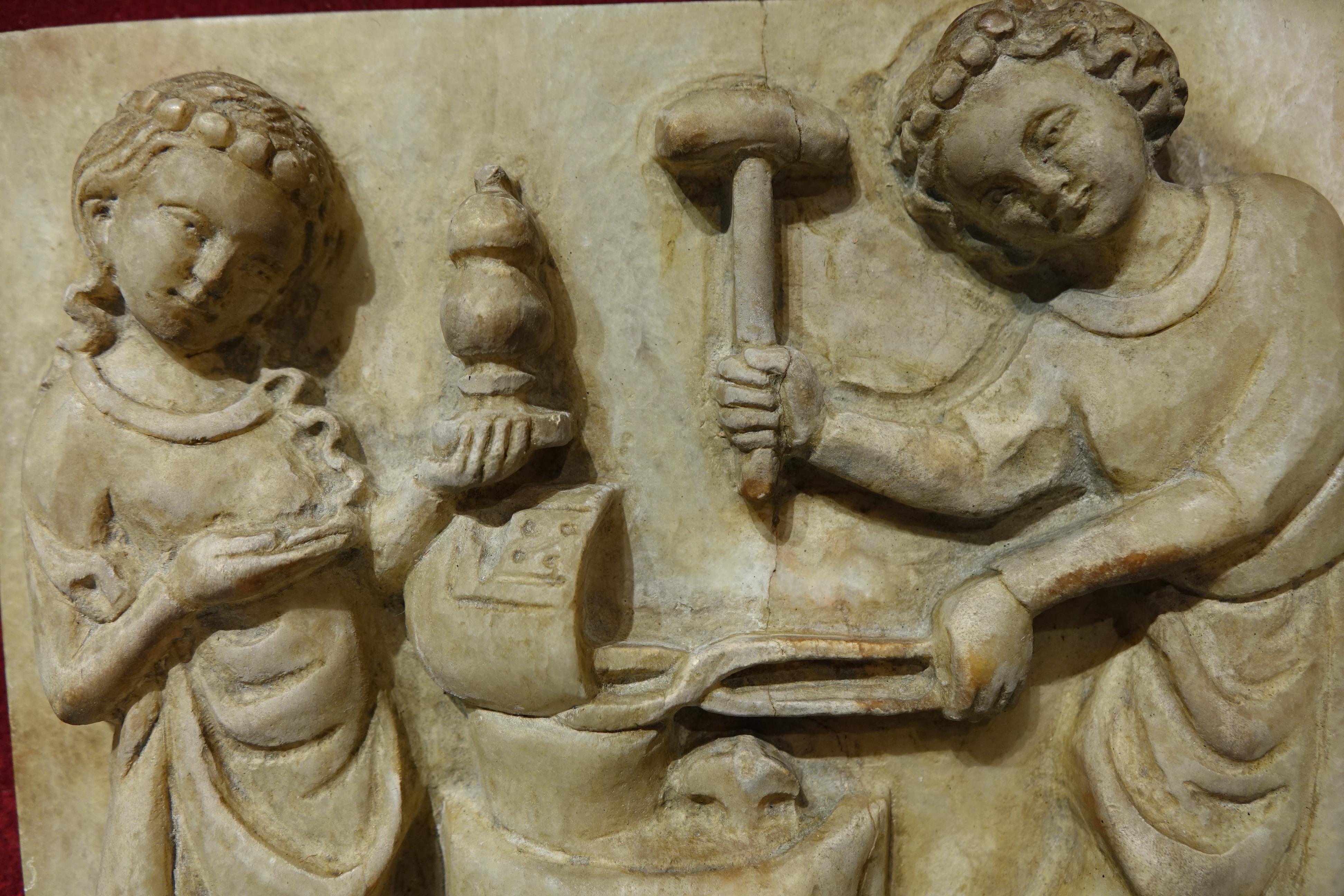 Sculpté à la main Haut-relief en albâtre, Espagne 14e siècle en vente