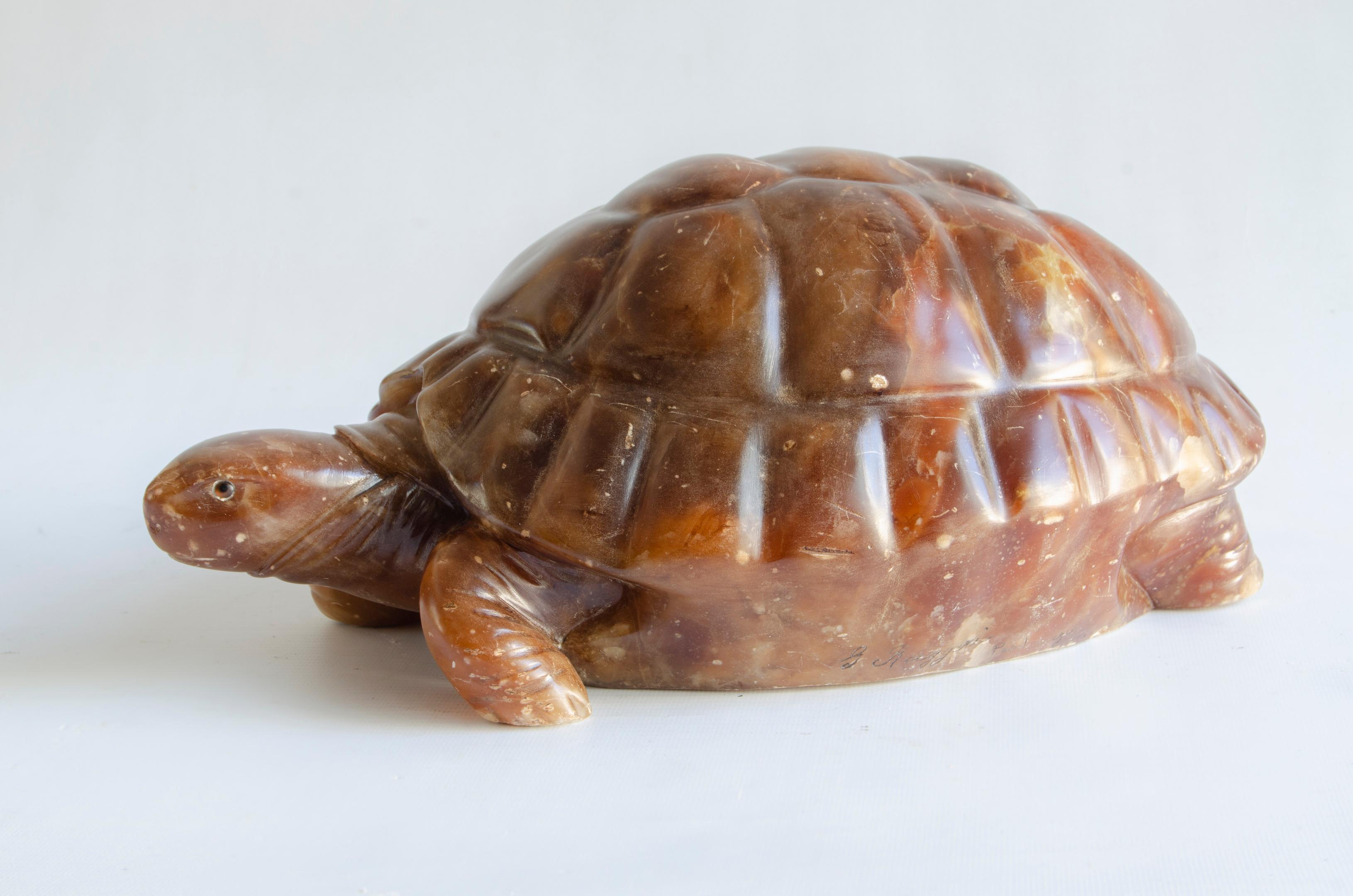 Lampe-Schildkrötenfigur aus Alabaster (Art déco) im Angebot