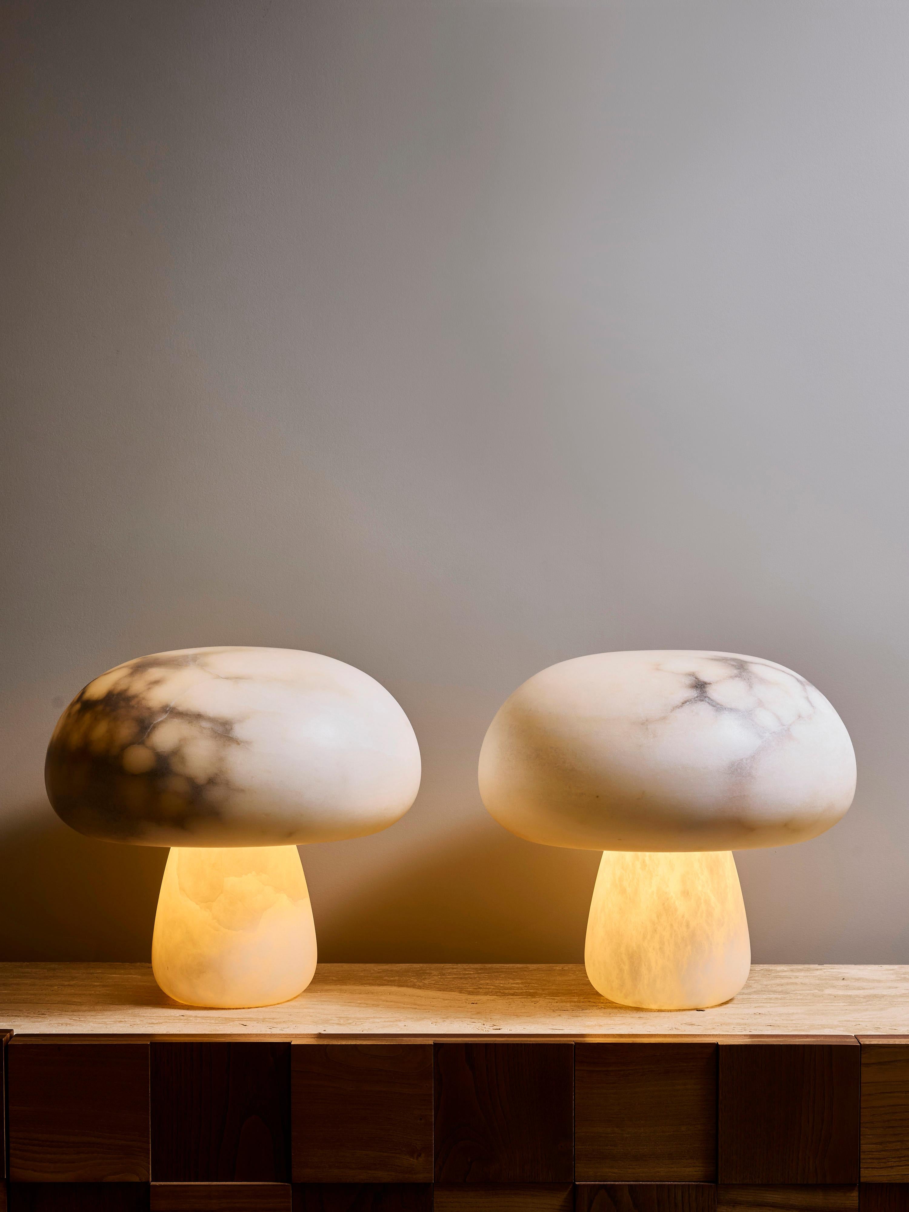 Moderne Lampe de table en forme de champignon en albâtre en vente
