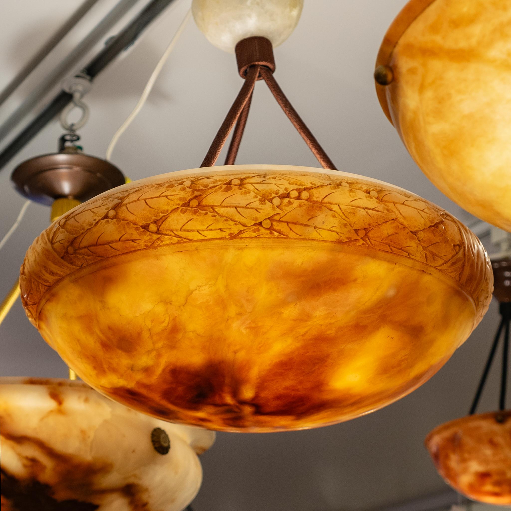 Art nouveau Luminaire en albâtre avec motif de laurier en Oak en vente