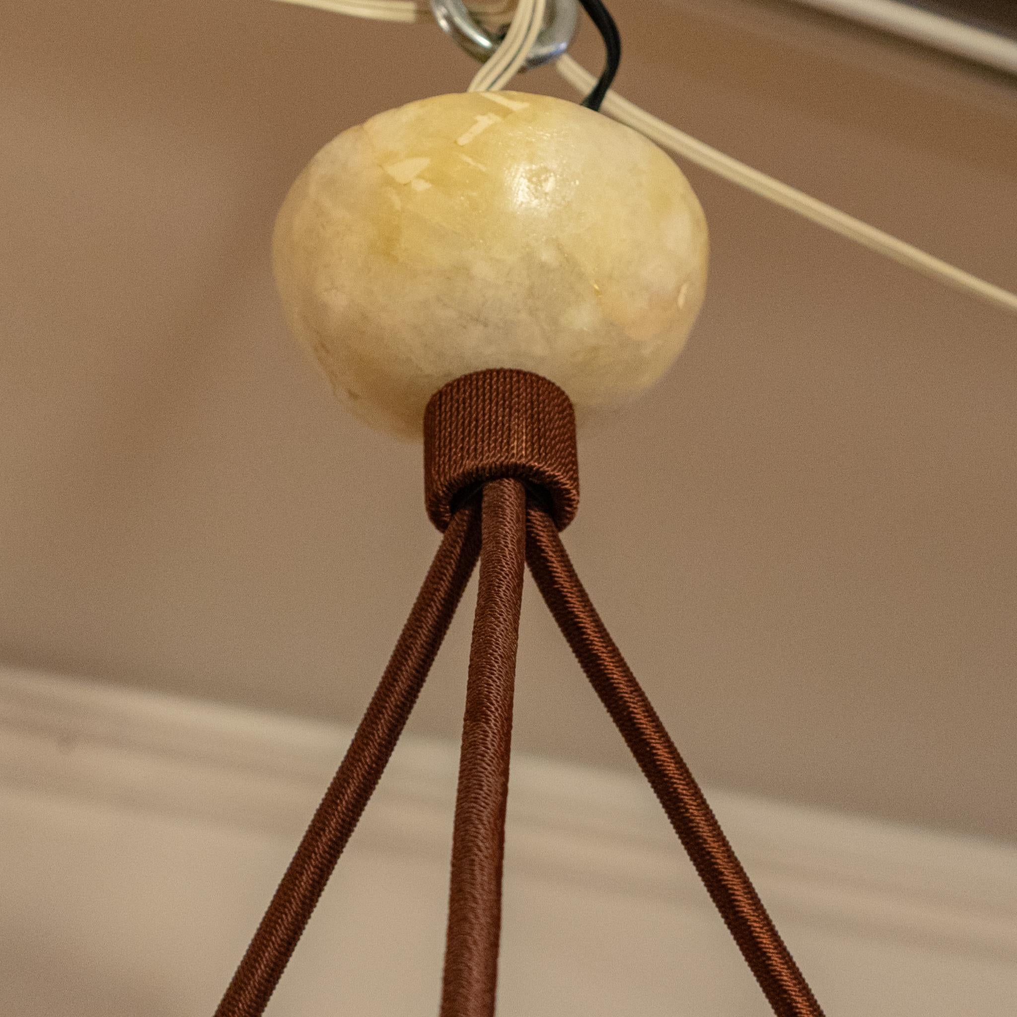Luminaire en albâtre avec motif de laurier en Oak en vente 1