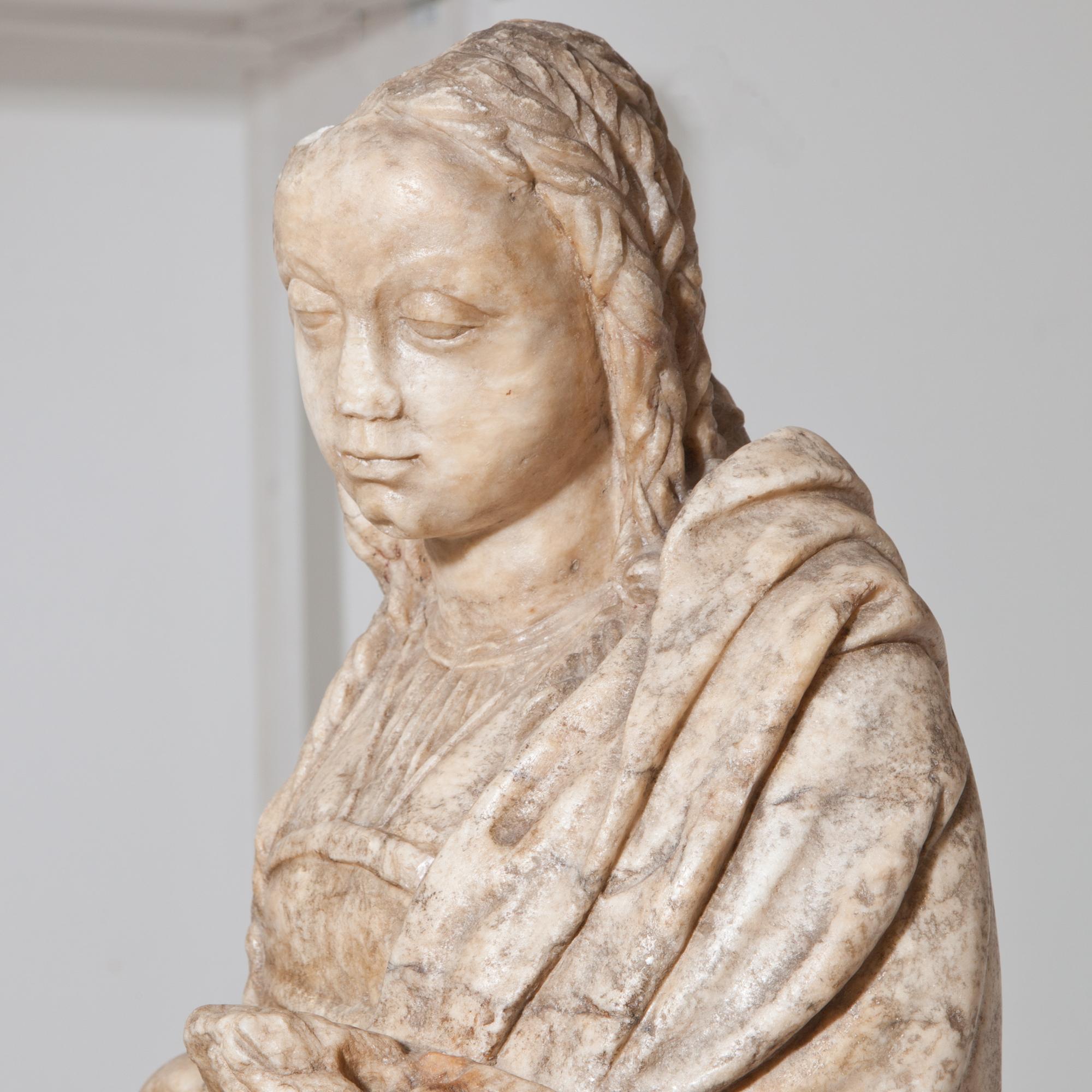 Alabaster Madonna, Northern France, 16th Century For Sale 3