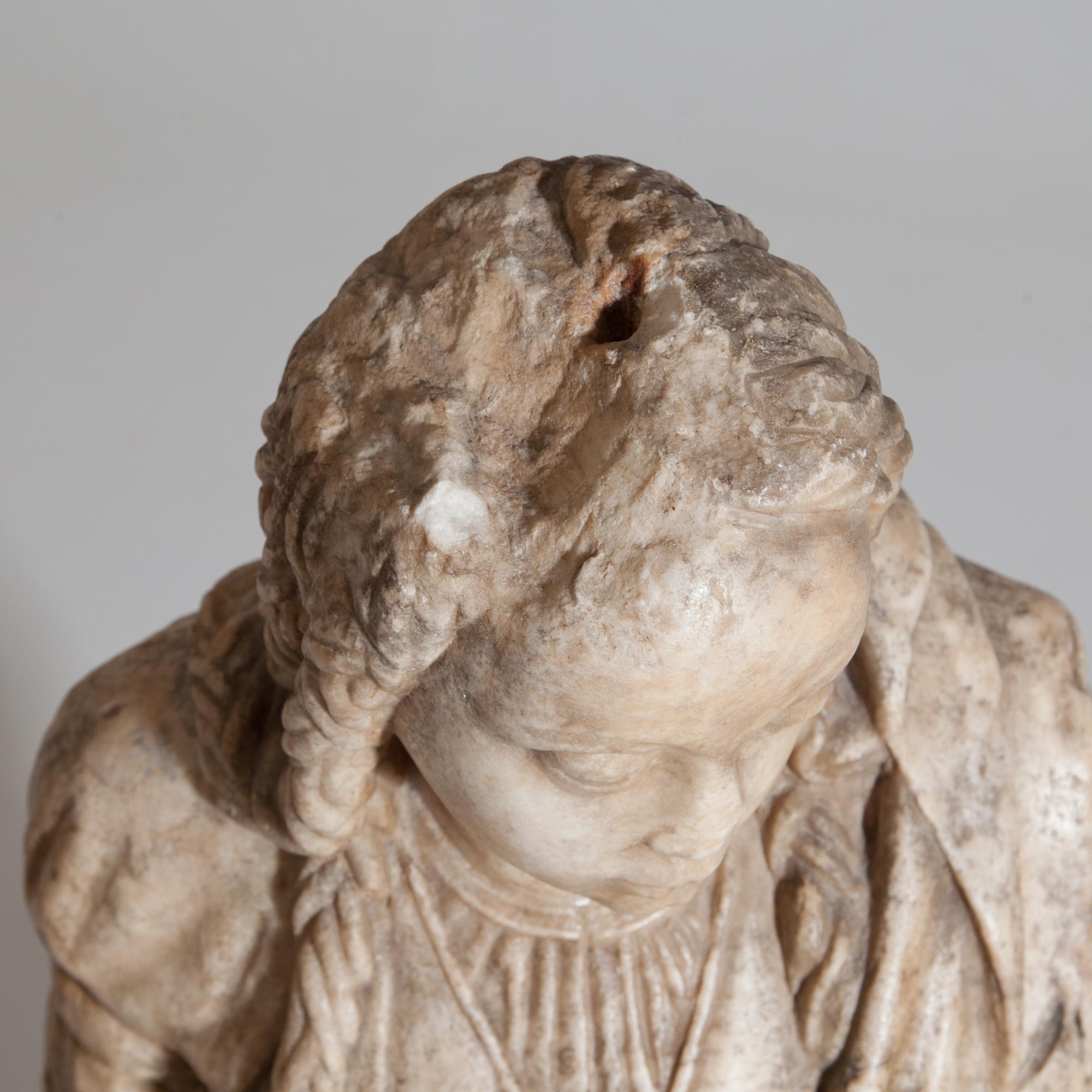 Alabaster Madonna, Northern France, 16th Century For Sale 6