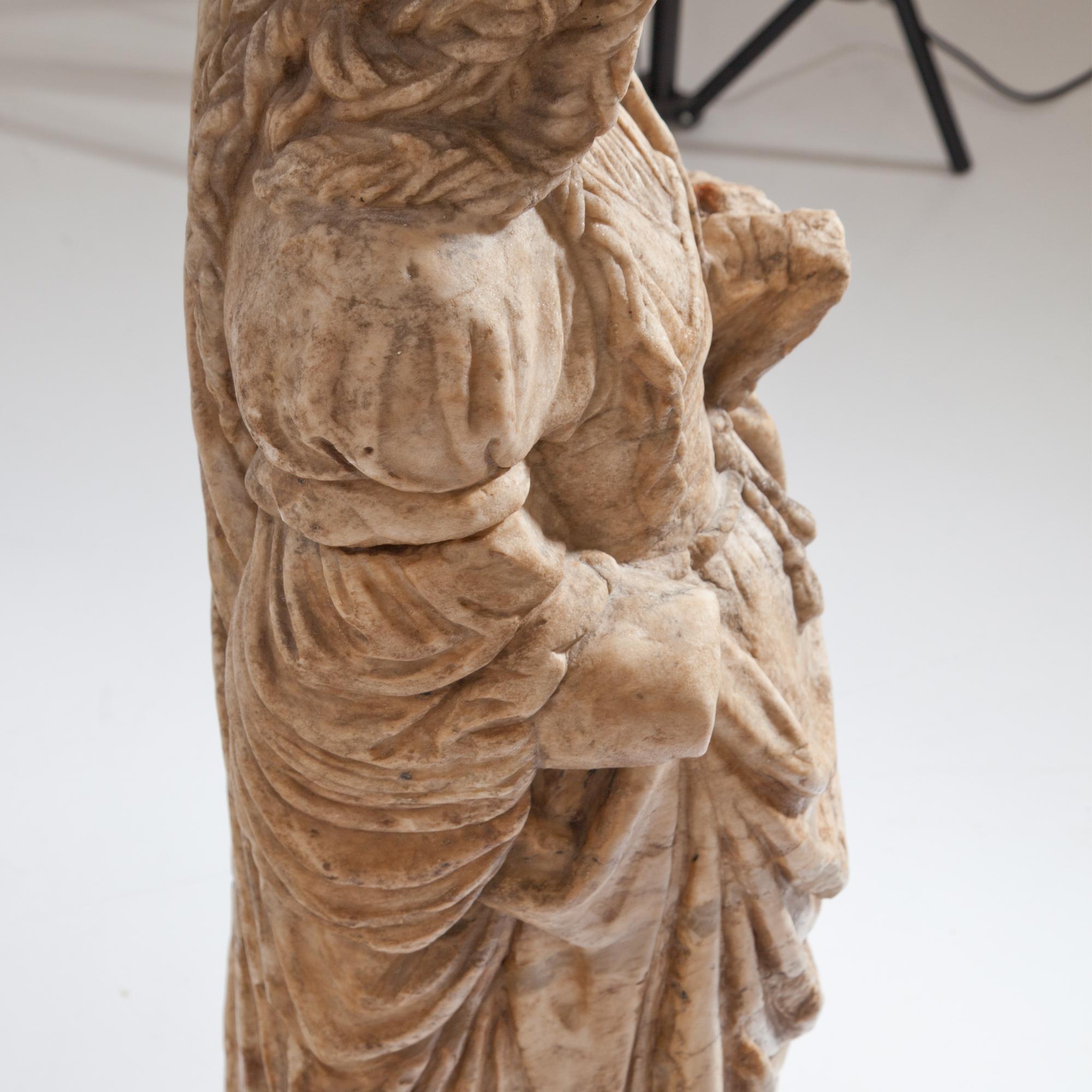 Alabaster Madonna, Northern France, 16th Century For Sale 8