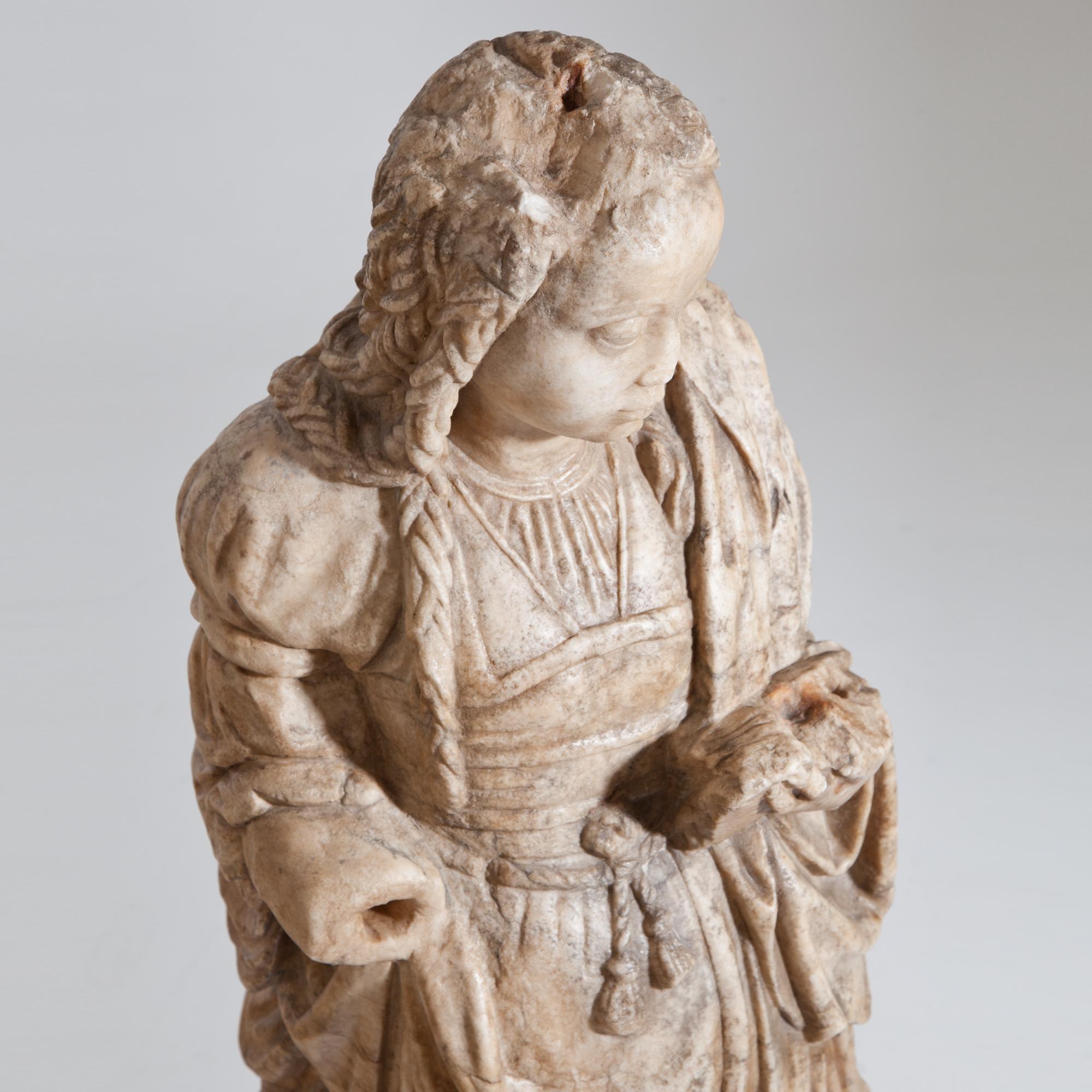 Alabaster Madonna, Northern France, 16th Century For Sale 2