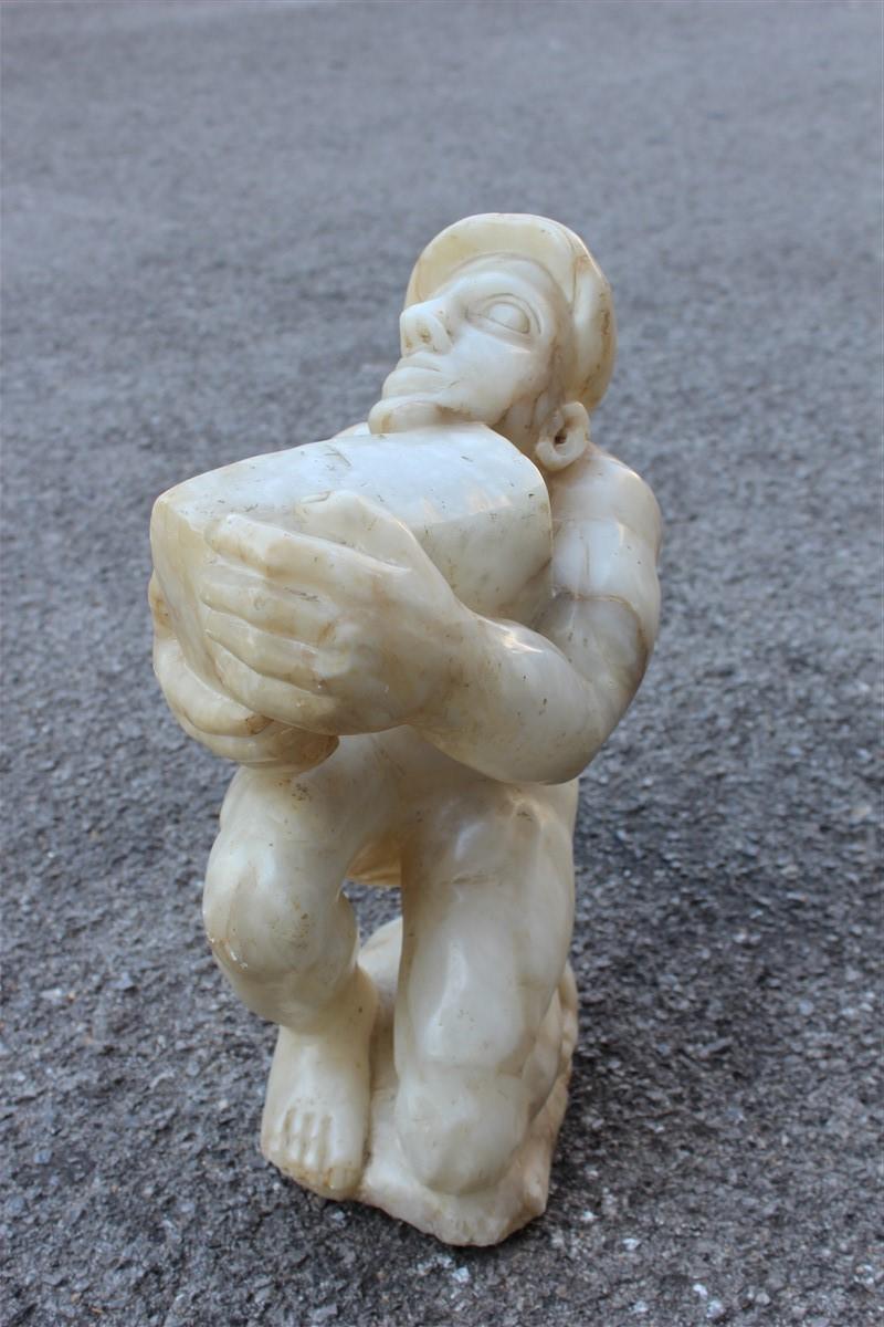 Sculpture en marbre albâtre Design italien 1970 Homme mineur en vente 4