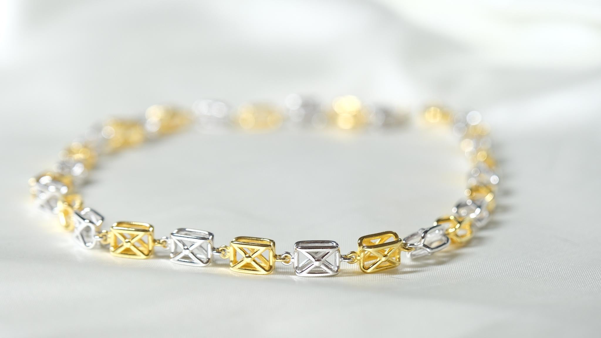 Alabaster-Halskette, 18 Karat Weiß-/Gelbgold (Moderne) im Angebot