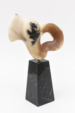 Scultura organica astratta in alabastro e marmo nero, bianca, marrone, vintage