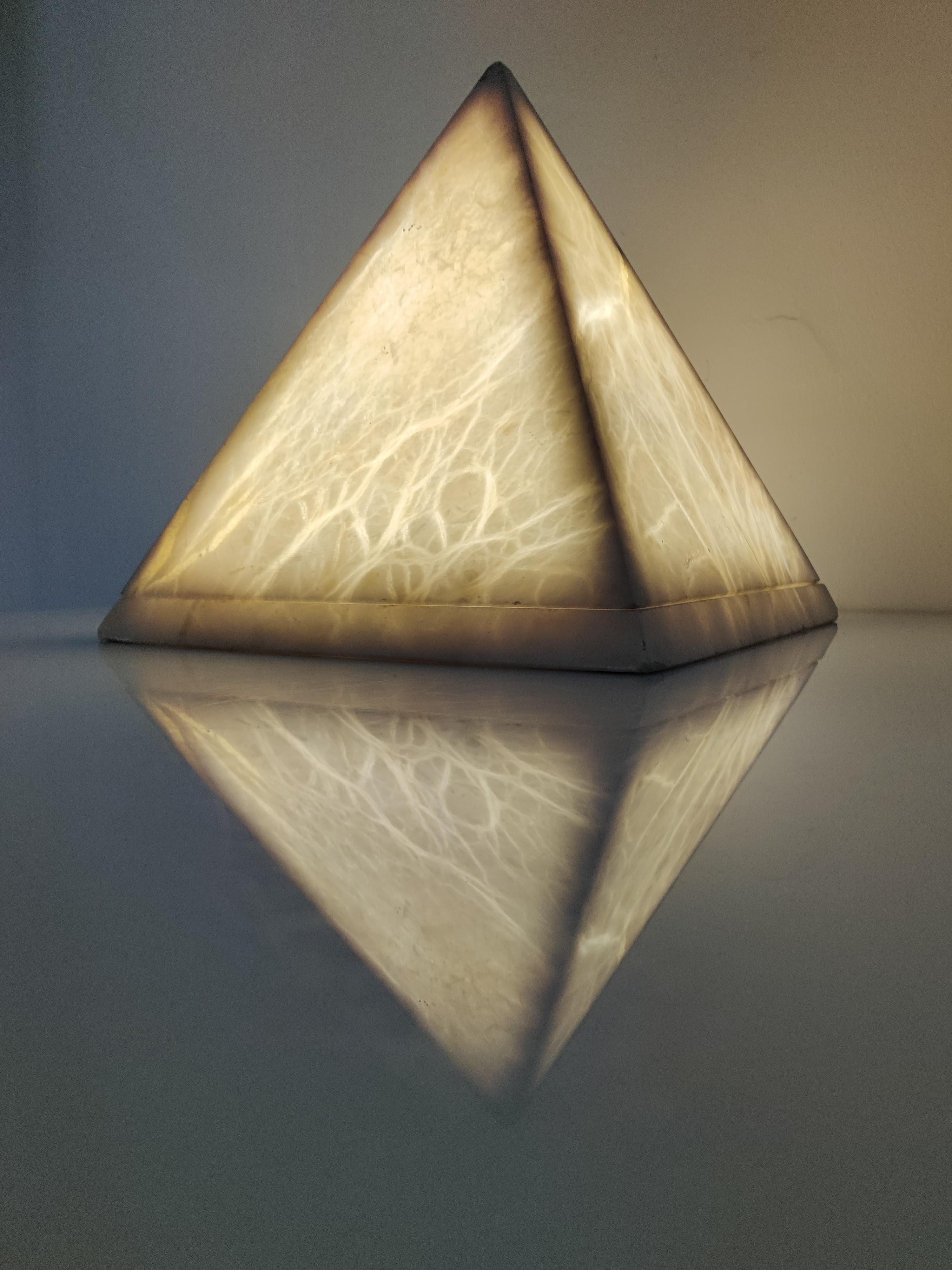 Elegant lamp in precious alabaster in the shape of a pyramid, capturing the uniqueness and fascinating Egyptian reference in symbolism found in the best Art Deco designs.