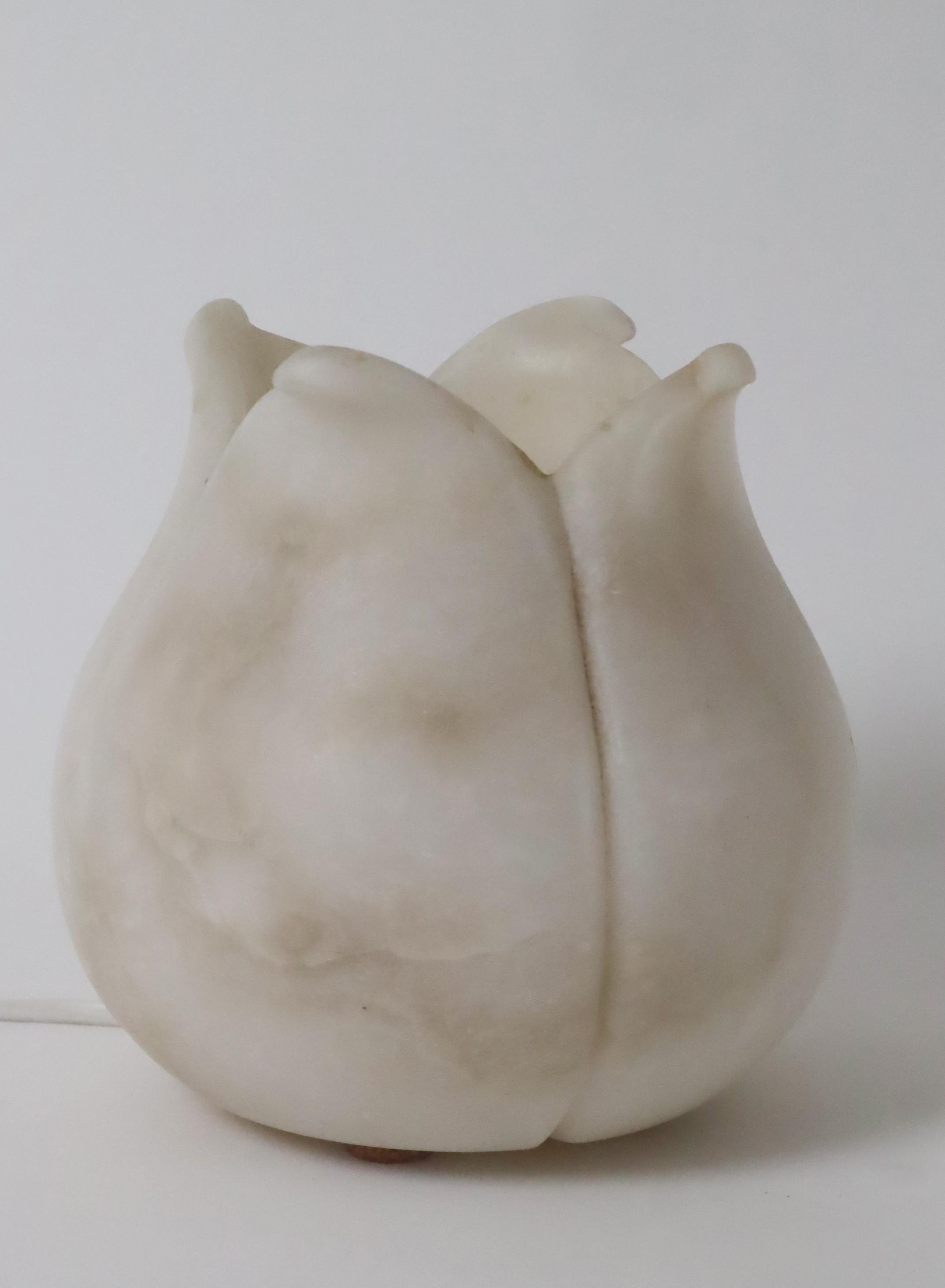 Fin du 20e siècle Lampe à parfum d'albâtre en forme de fleur de lotus 1980, Italie en vente