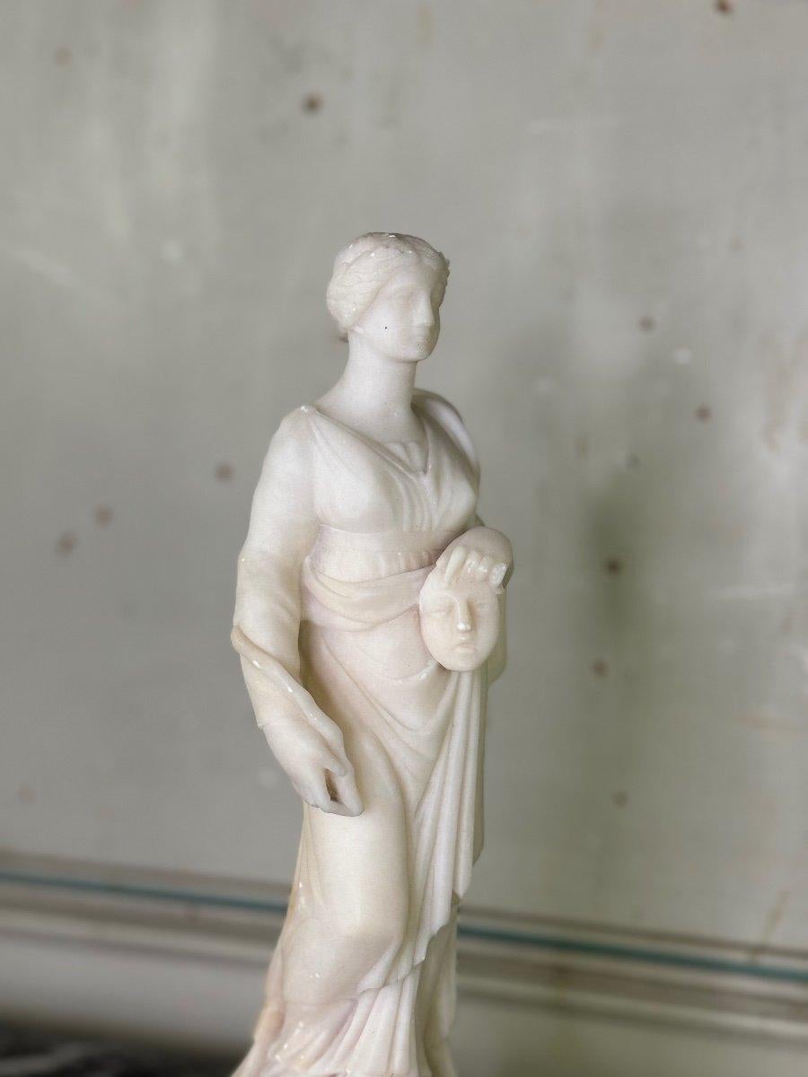 Alabaster Sculpture, Lady With Mask In The Taste Of Antique, 19th Century In Excellent Condition For Sale In Honnelles, WHT