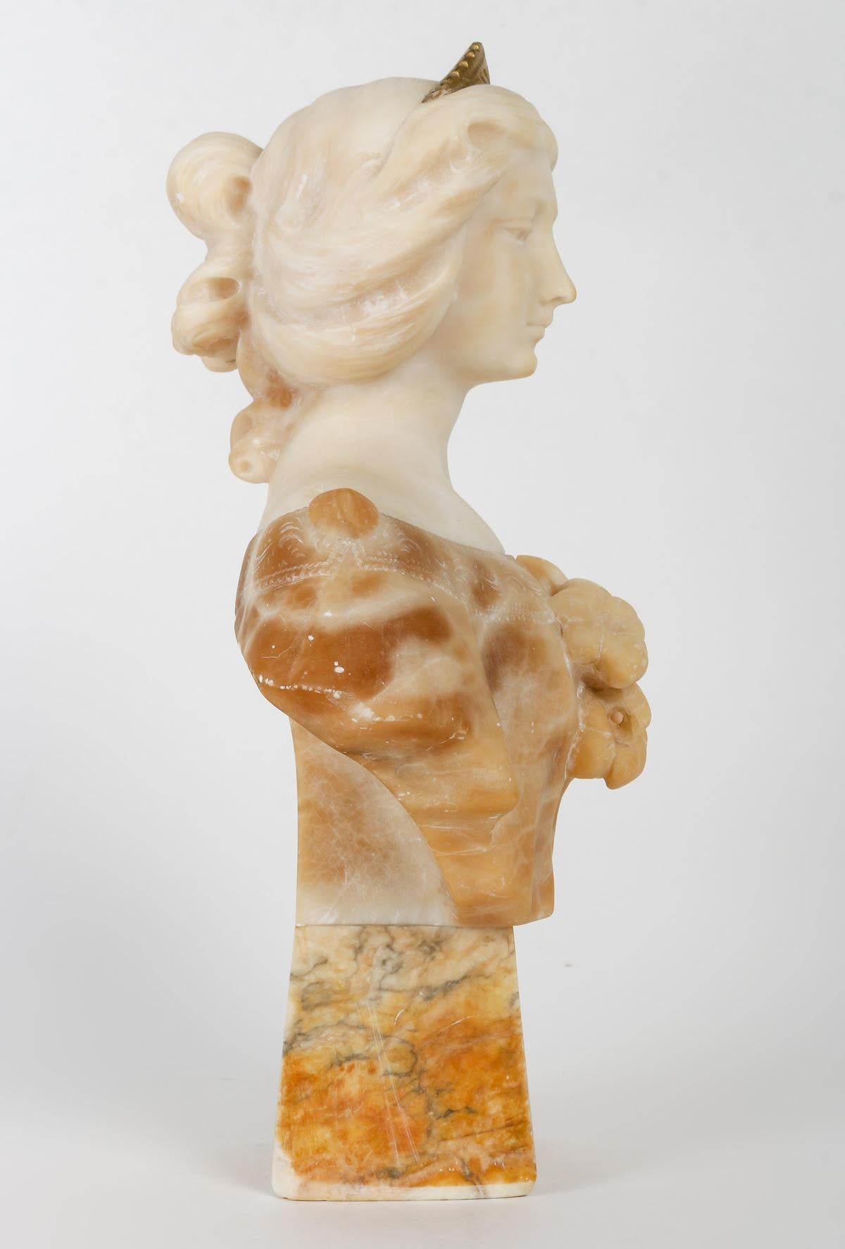 Alabaster Sculpture of an Elegant Lady, 19th Century, Napoleon III Period. In Good Condition In Saint-Ouen, FR