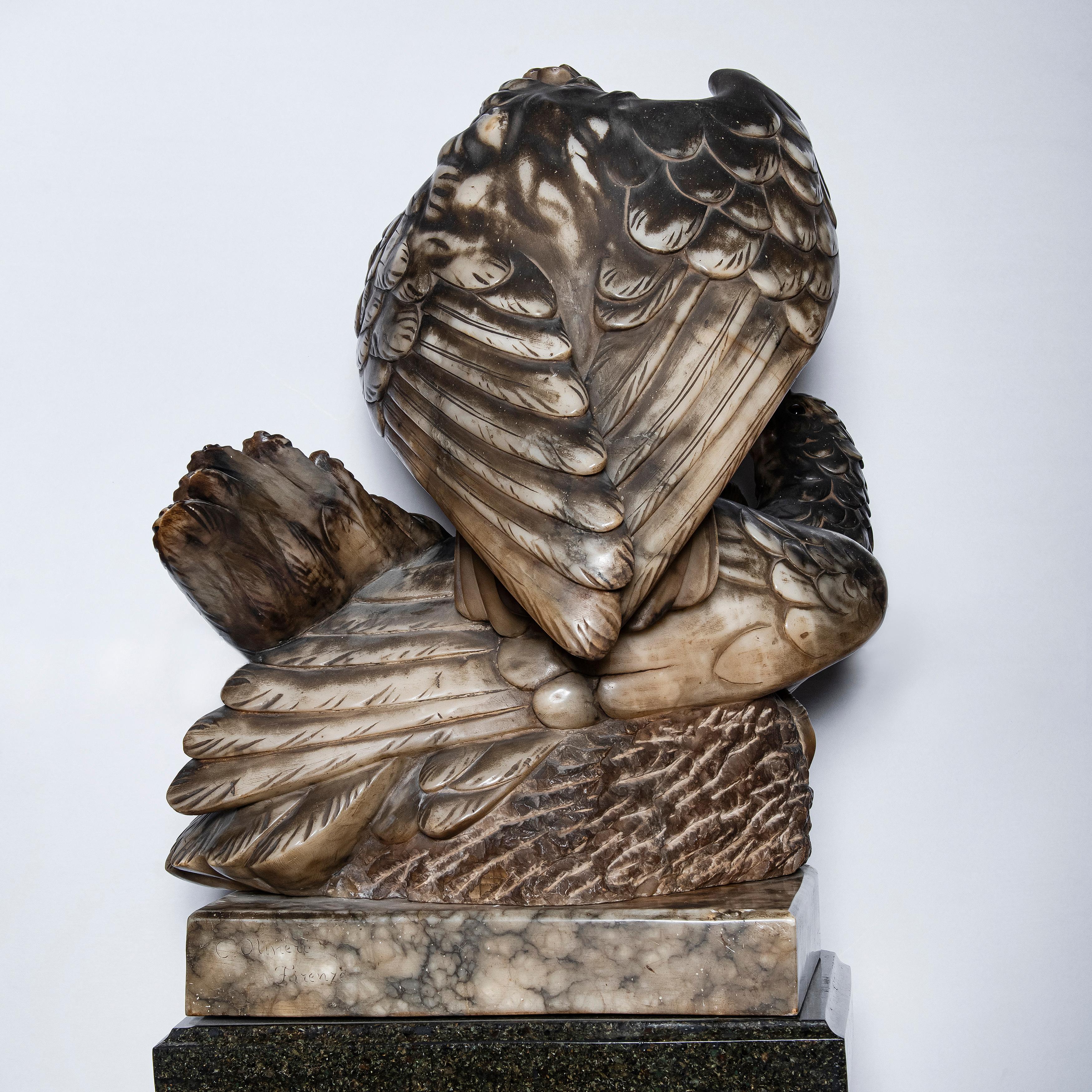 Escultura de alabastro firmada C. Olivieri con pedestal de mármol, Italia, hacia 1900 en Bueno estado para la venta en Buenos Aires, Buenos Aires