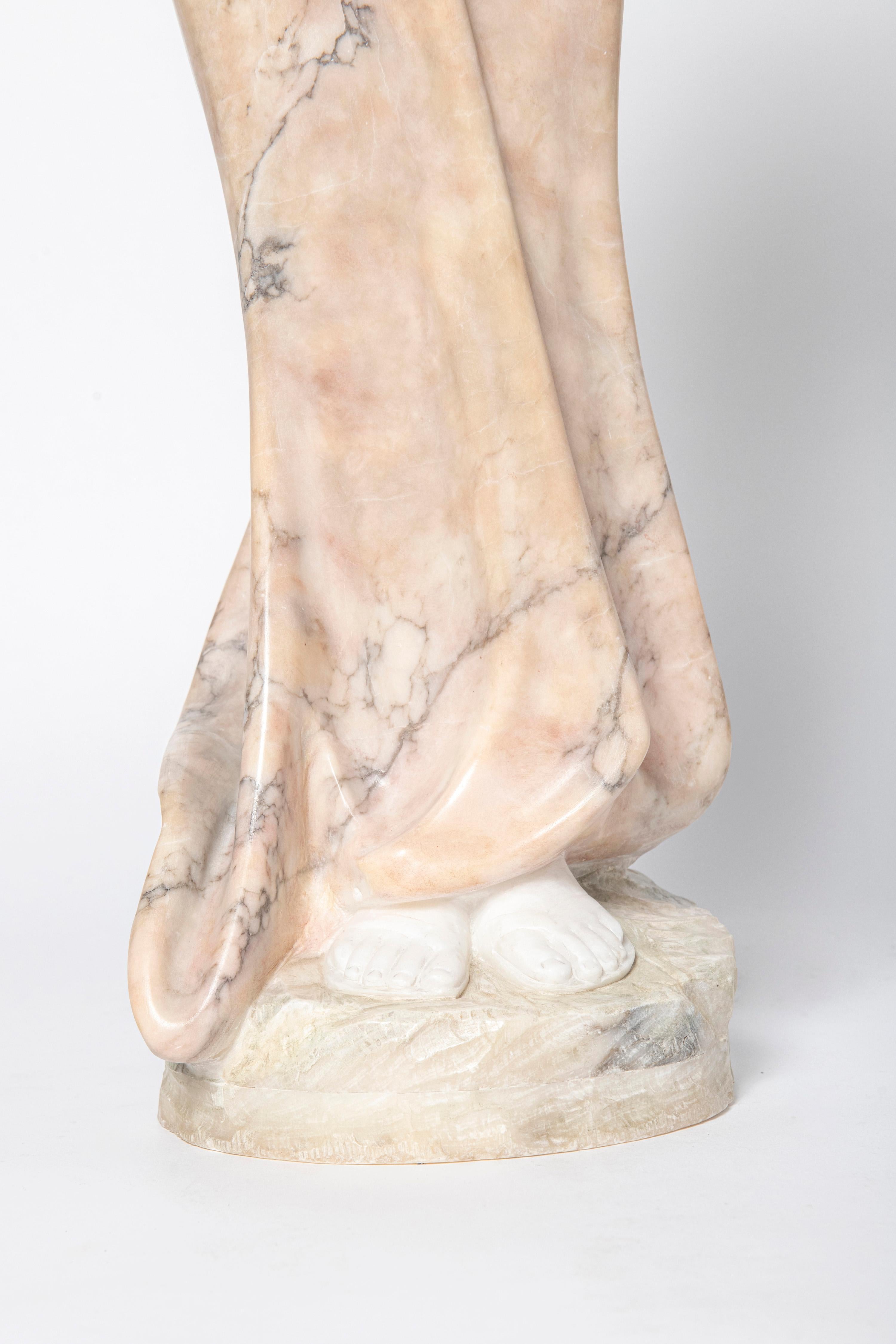 Alabaster sculpture signed G. Gambogi. Italy, early 20th century. In Good Condition For Sale In Buenos Aires, Buenos Aires