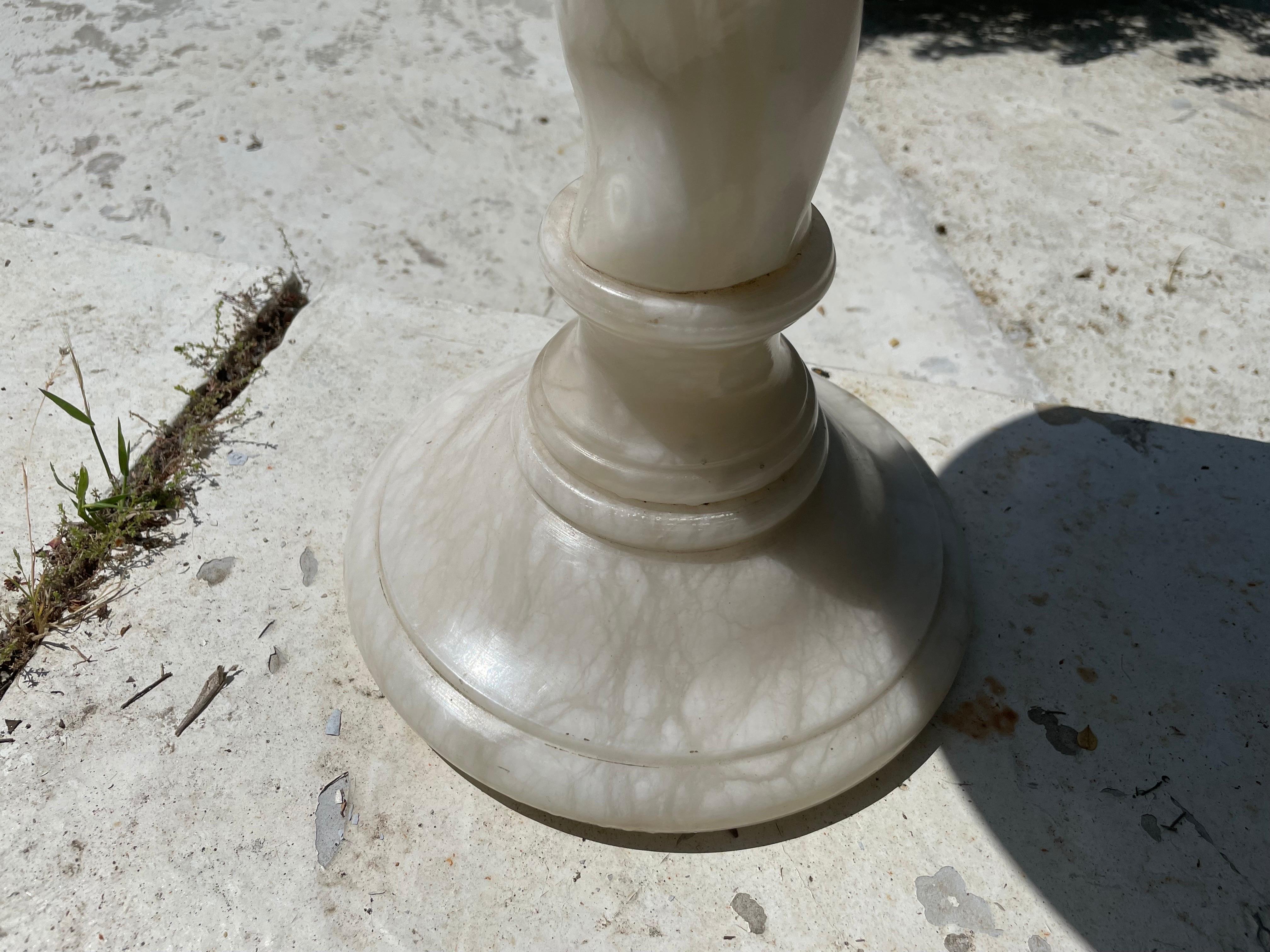 Mid-20th Century Alabaster Side Table or Gueridon, from Italy 1960, White Marble Color