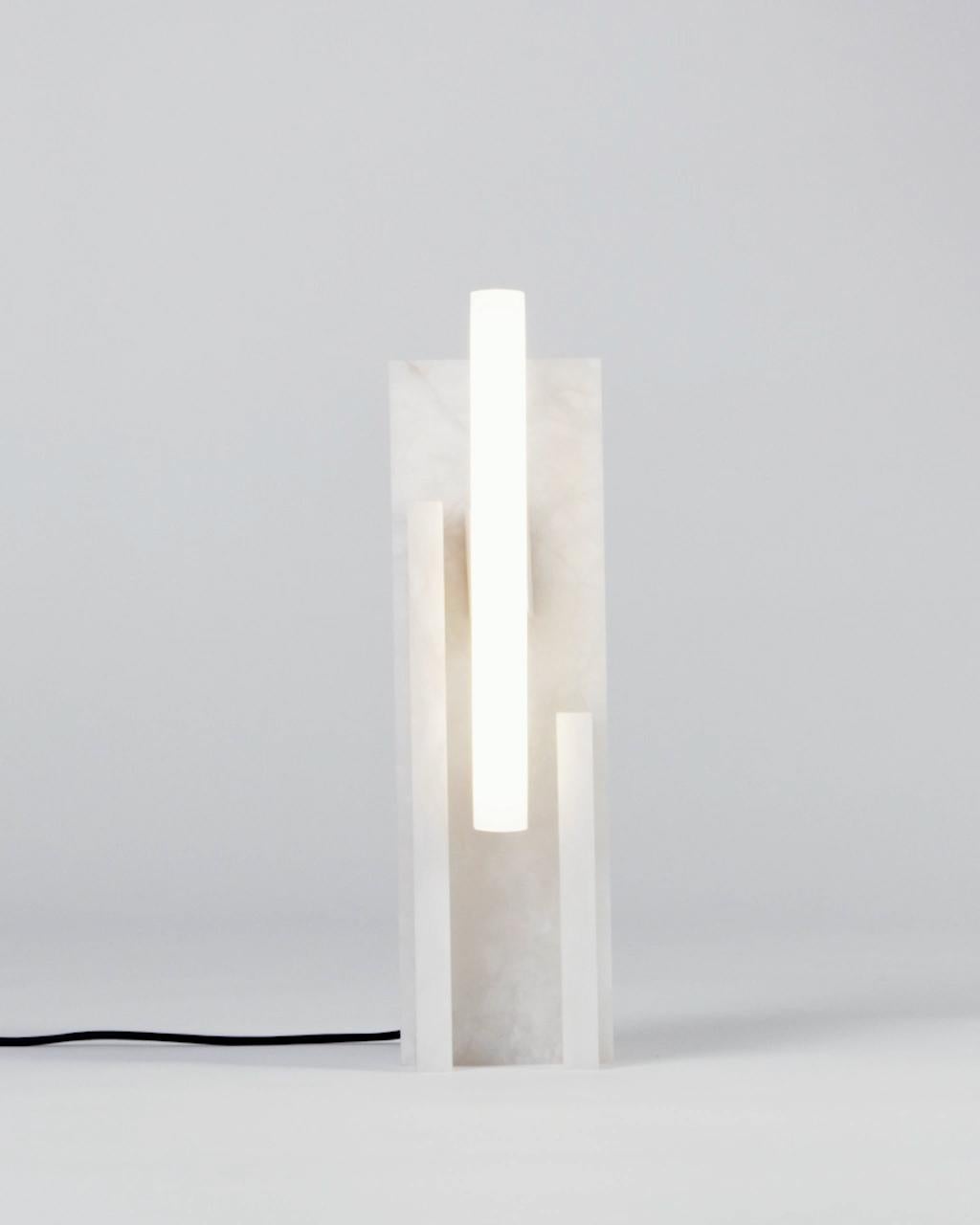 Petite lampe en albâtre par Hibou Neuf - En vente à Geneve, CH