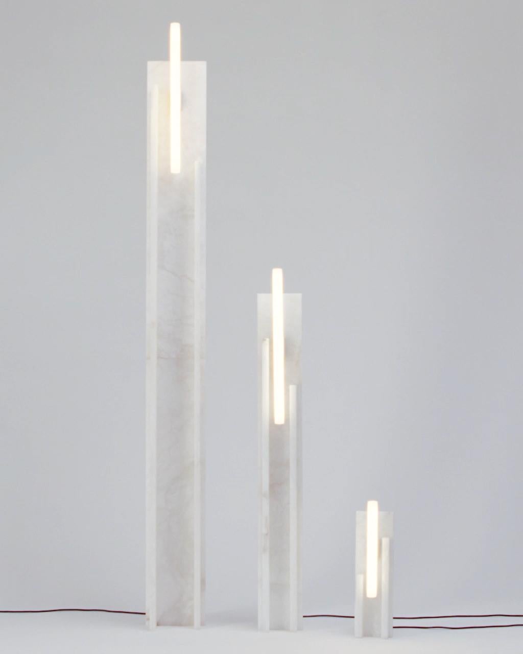XXIe siècle et contemporain Petite lampe en albâtre par Hibou en vente