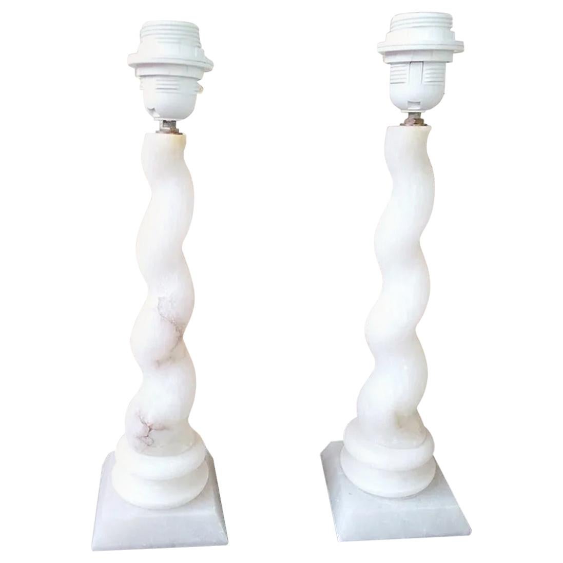 Table lamp in white alabaster Barley twist column-form

It is suitable to put on a side table in the living room or on a bedside table

It is in very good condition

These beautiful Grand Tour style columns are made of marble or white
